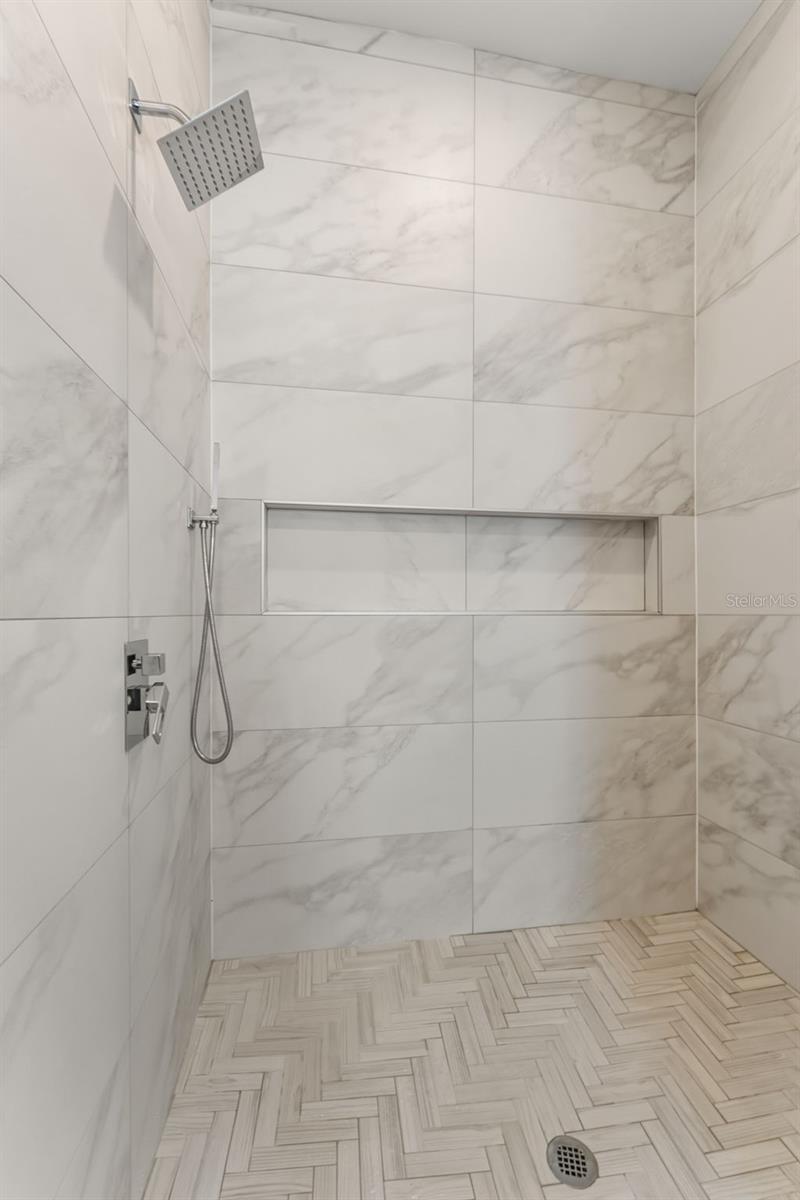 Listing photo id 25 for 481 Davis Boulevard