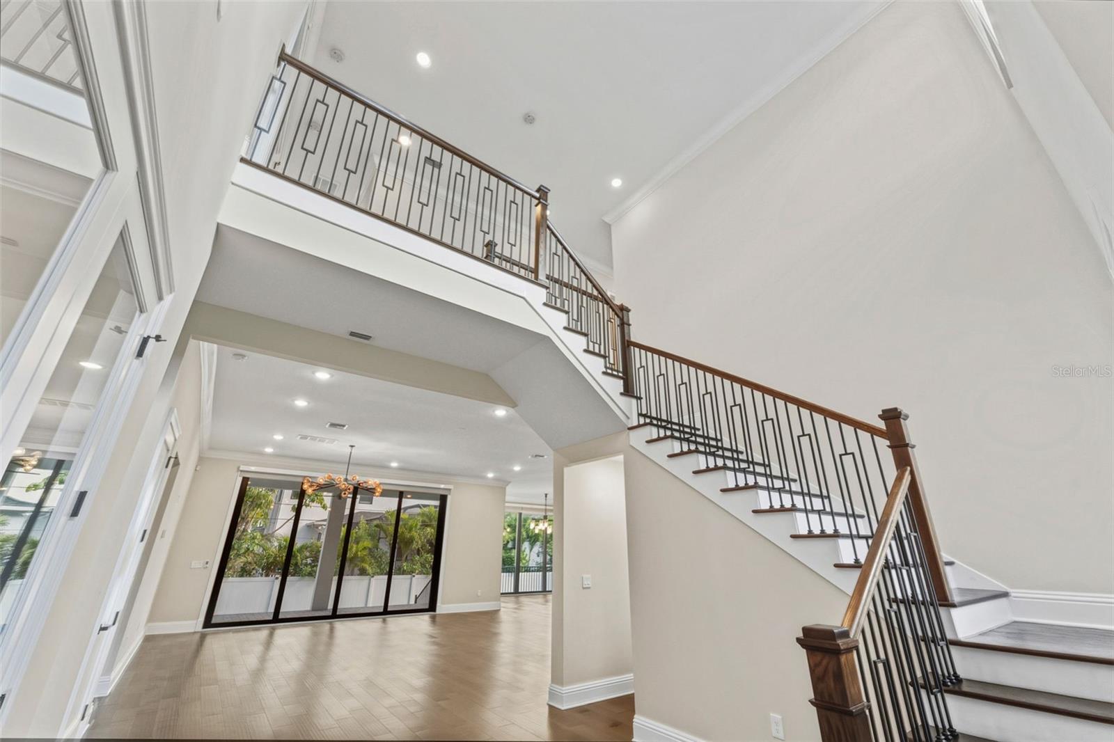 Listing photo id 26 for 481 Davis Boulevard