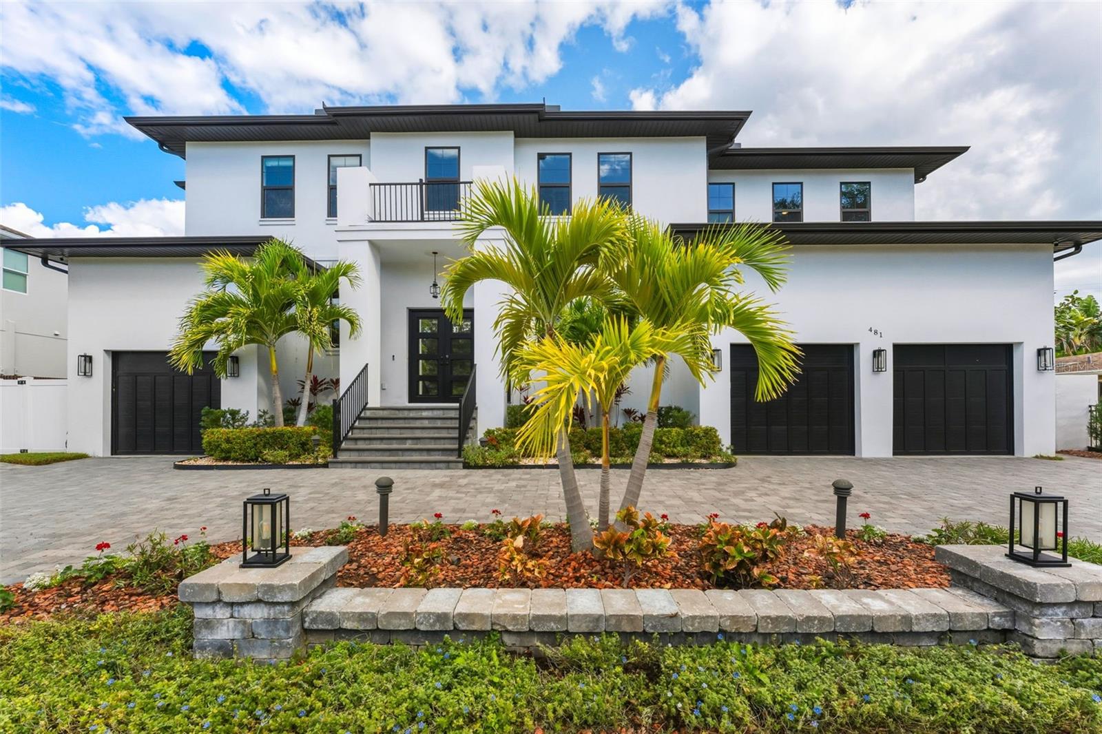 Listing photo id 1 for 481 Davis Boulevard