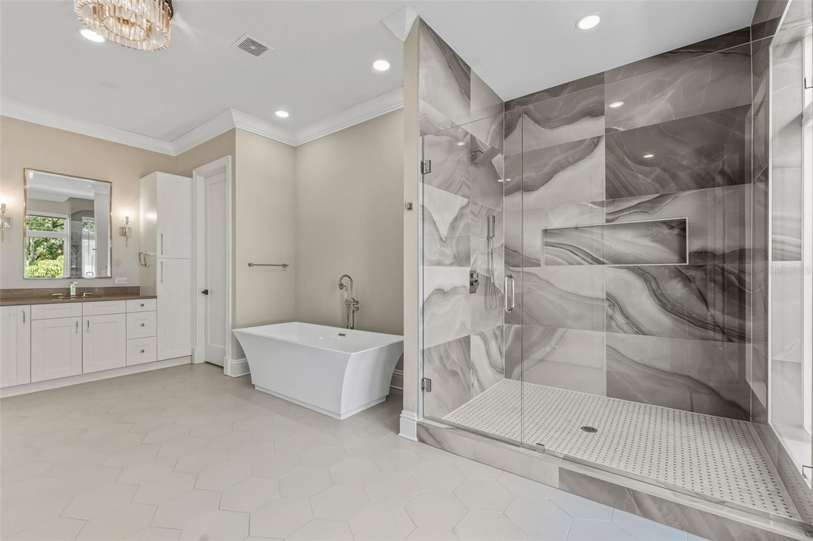 Listing photo id 30 for 481 Davis Boulevard