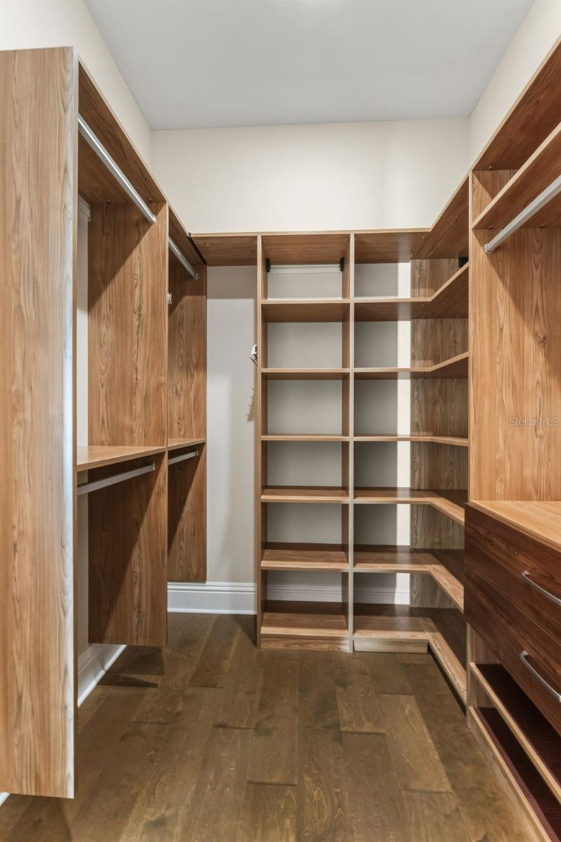 Listing photo id 33 for 481 Davis Boulevard