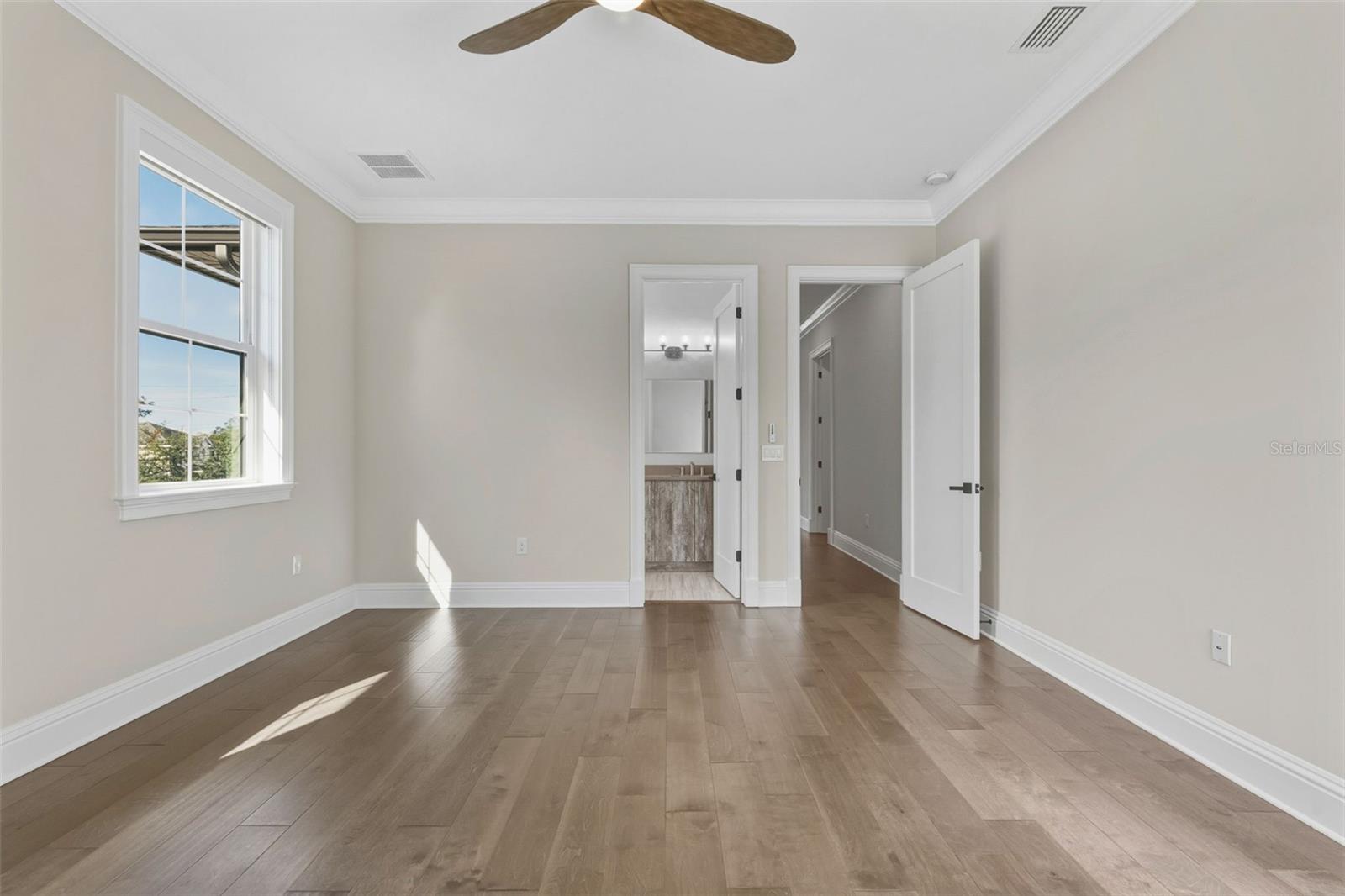 Listing photo id 36 for 481 Davis Boulevard