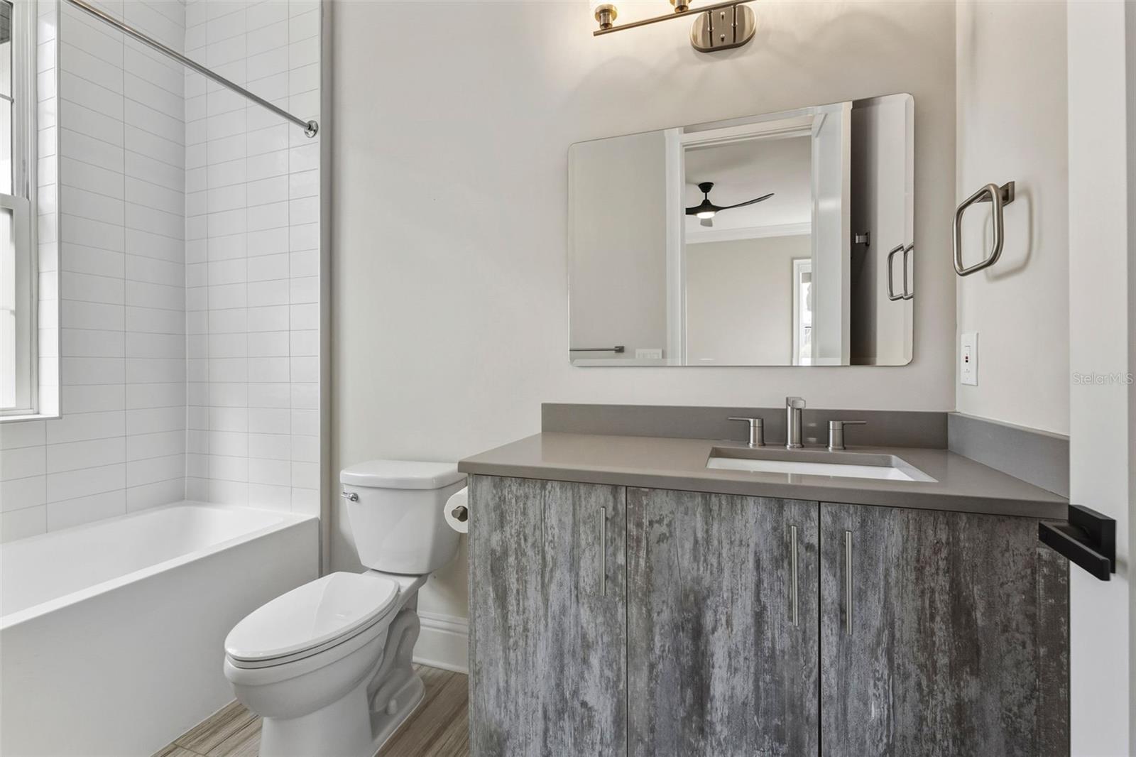 Listing photo id 37 for 481 Davis Boulevard