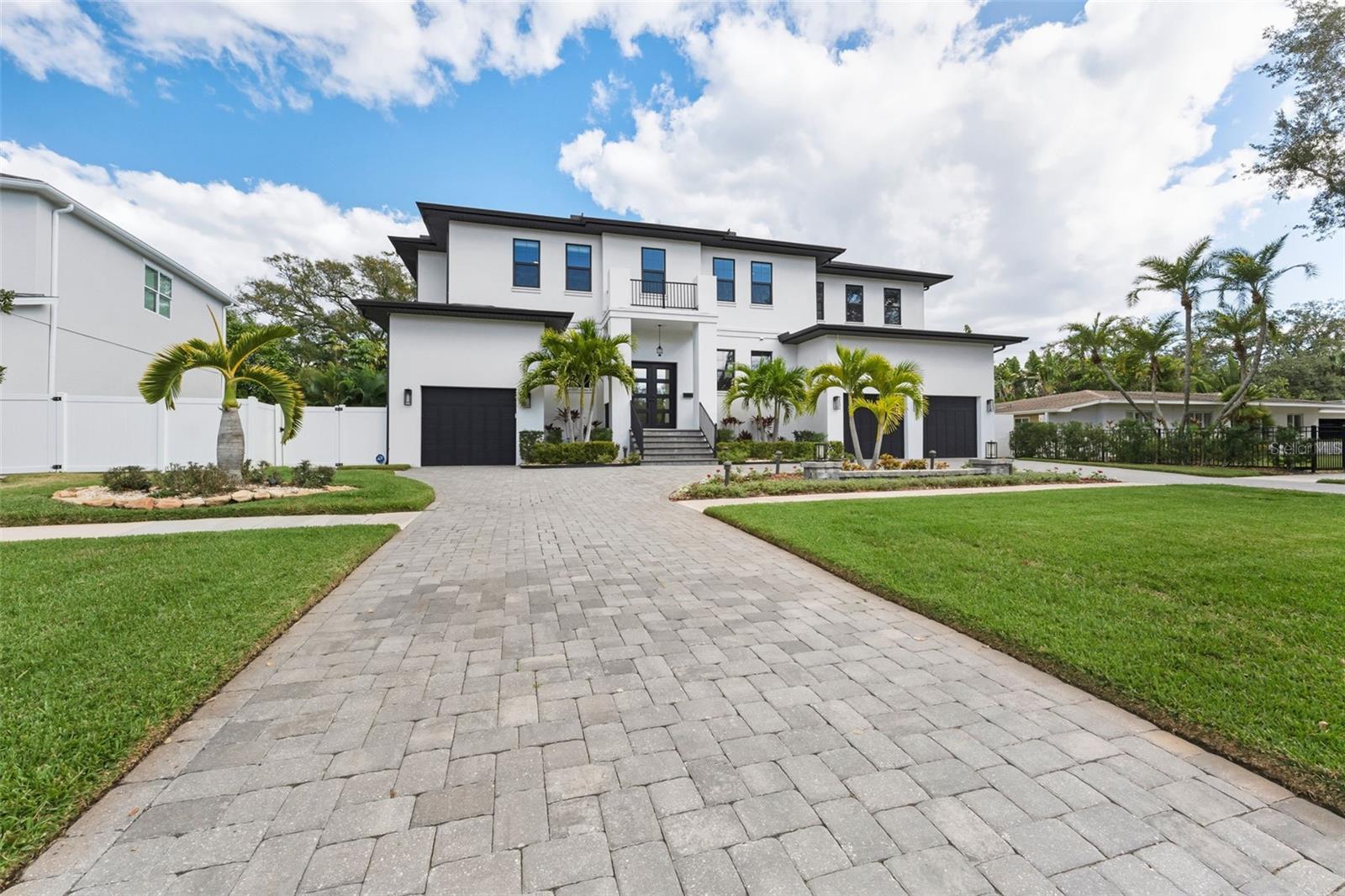 Listing photo id 2 for 481 Davis Boulevard