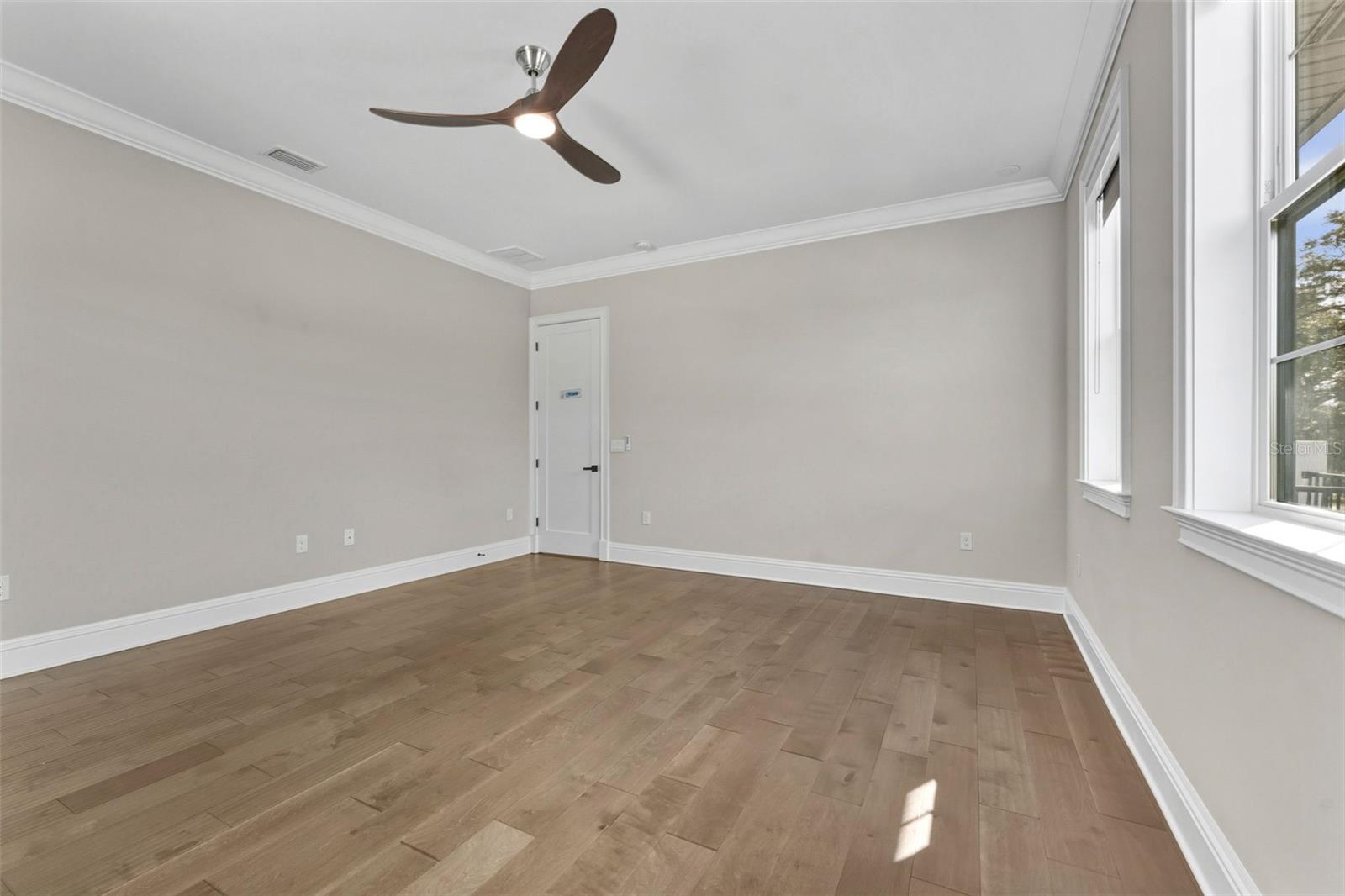 Listing photo id 40 for 481 Davis Boulevard