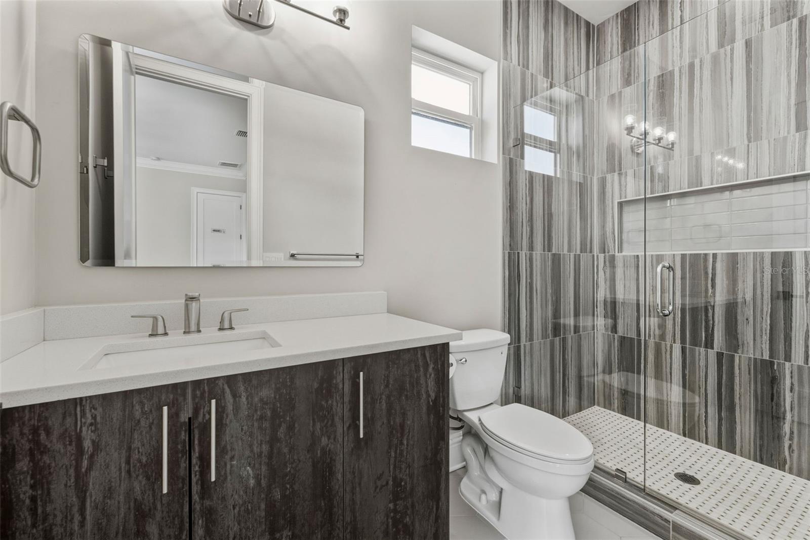 Listing photo id 41 for 481 Davis Boulevard