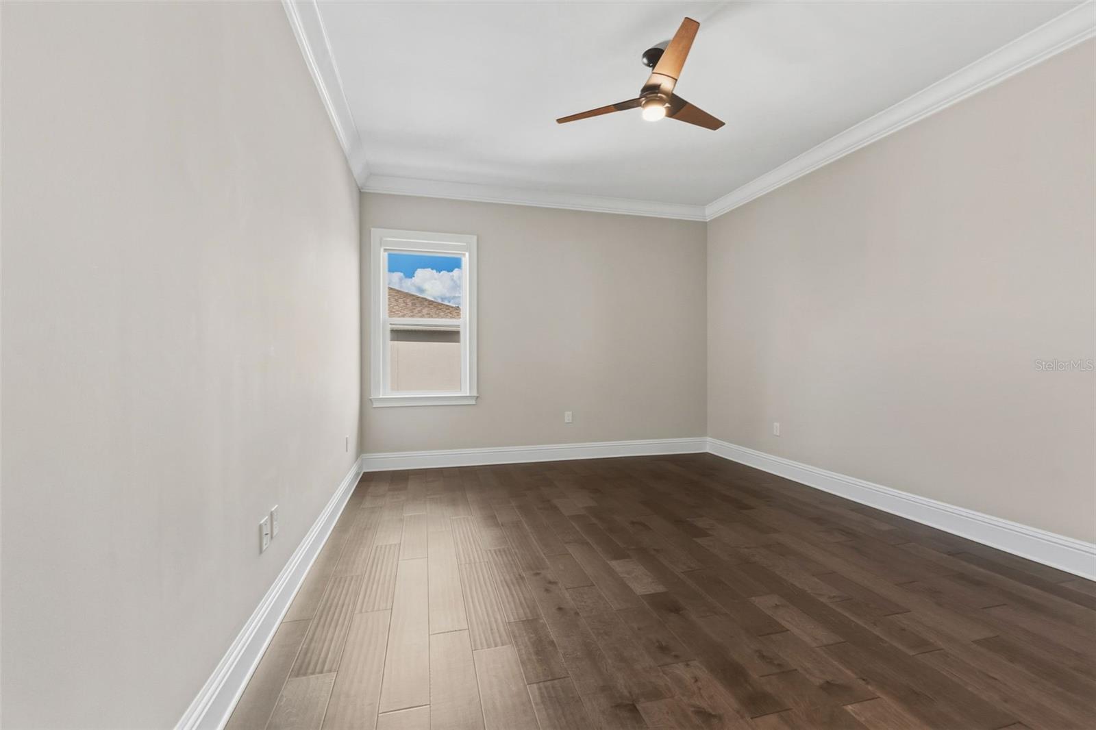 Listing photo id 43 for 481 Davis Boulevard