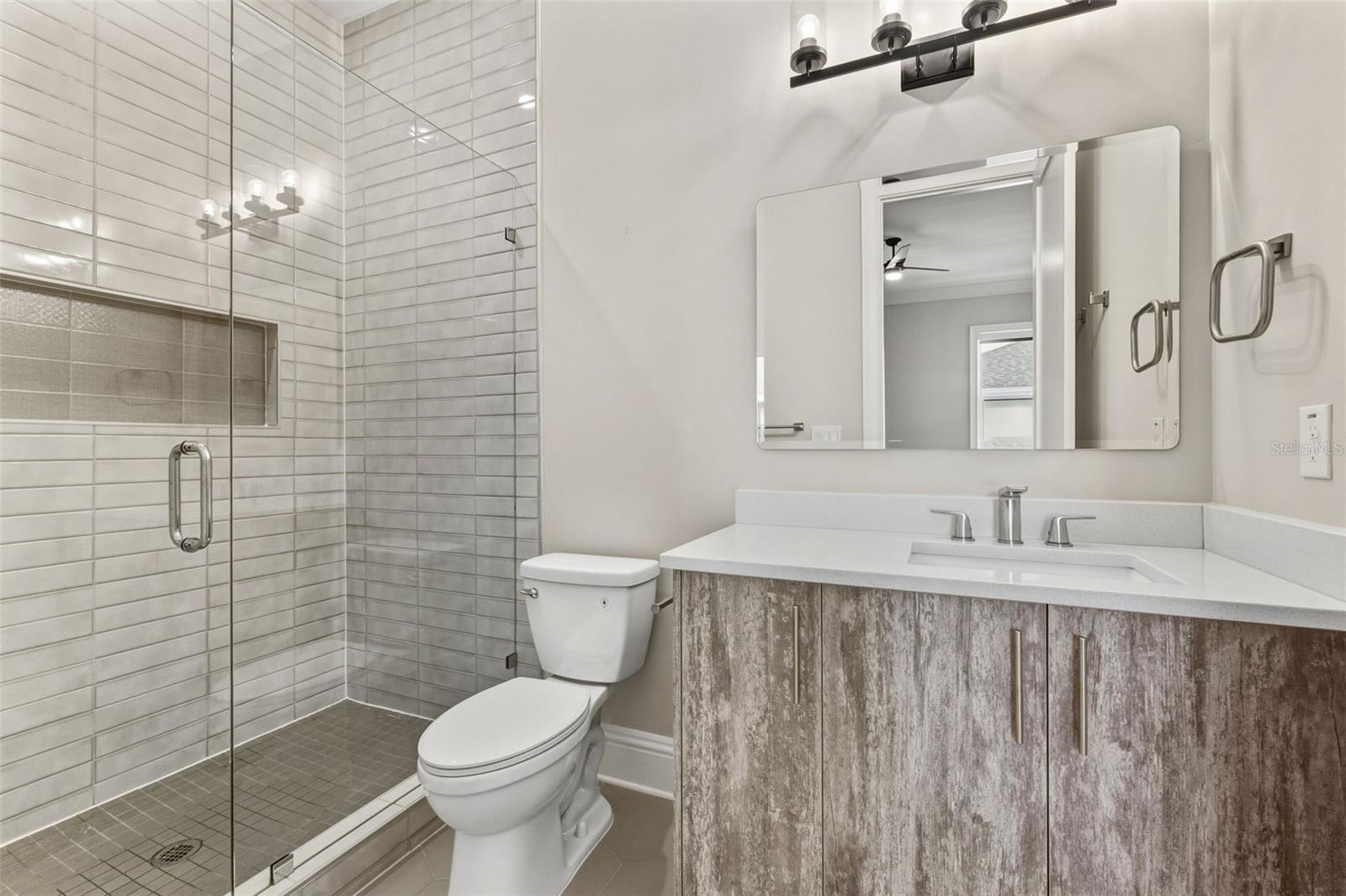 Listing photo id 45 for 481 Davis Boulevard