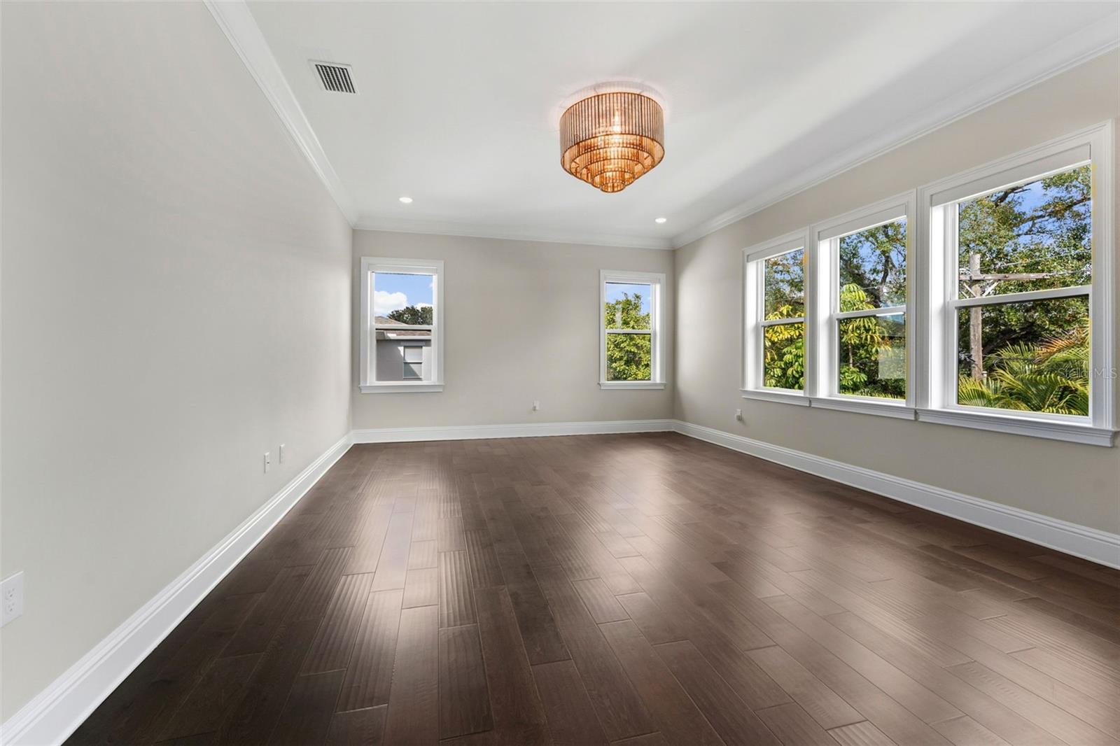 Listing photo id 47 for 481 Davis Boulevard