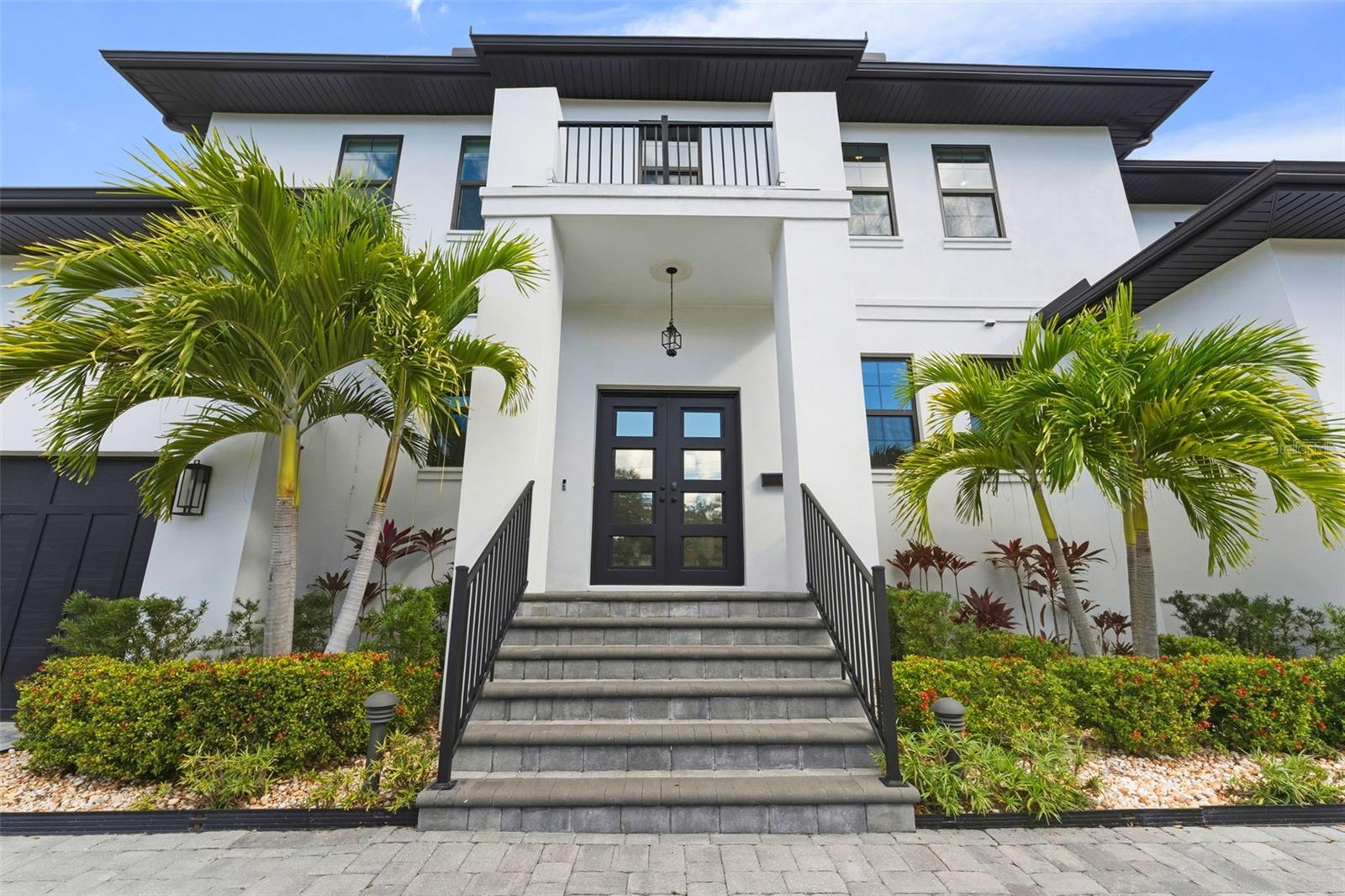 Listing photo id 3 for 481 Davis Boulevard