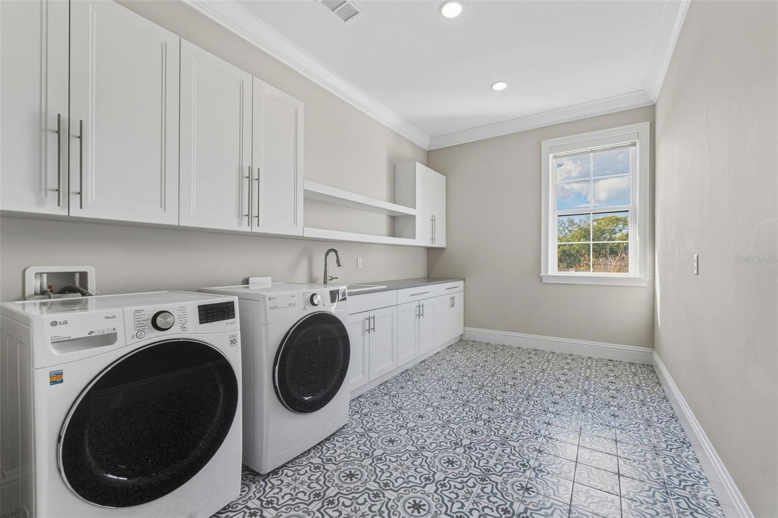 Listing photo id 49 for 481 Davis Boulevard