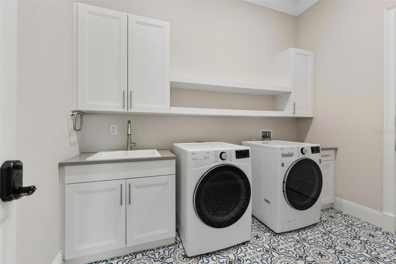 Listing photo id 50 for 481 Davis Boulevard