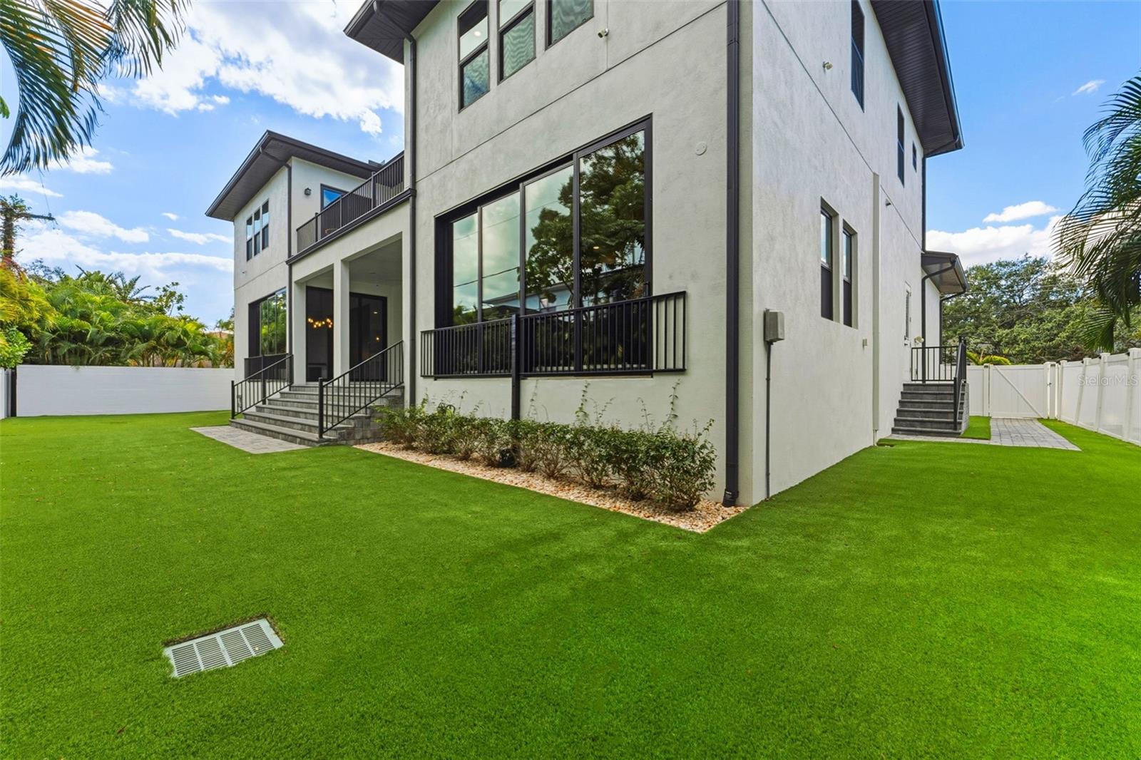 Listing photo id 54 for 481 Davis Boulevard