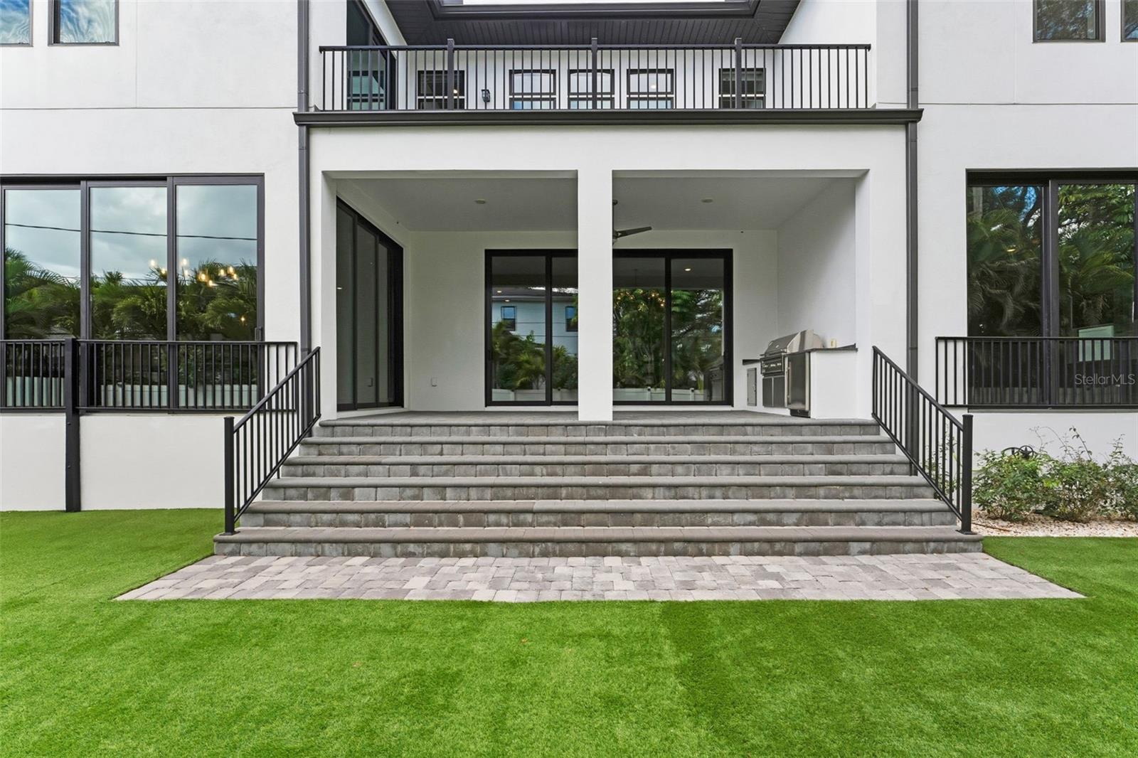 Listing photo id 55 for 481 Davis Boulevard