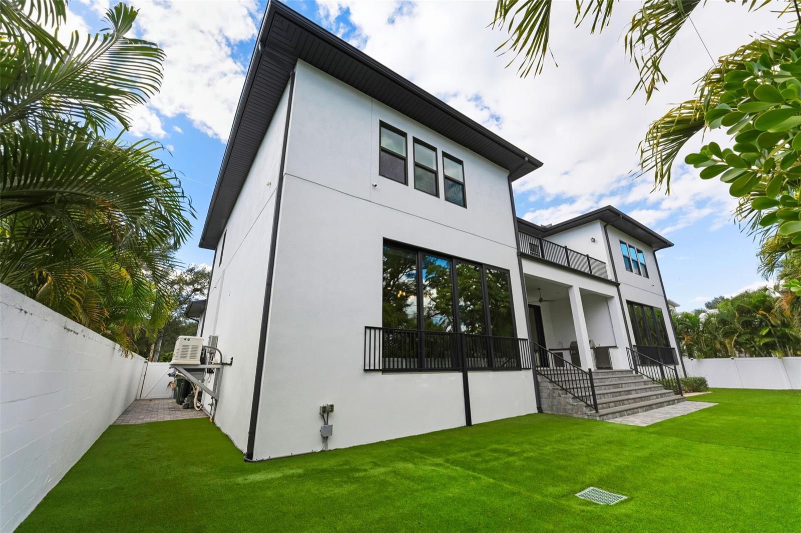 Listing photo id 56 for 481 Davis Boulevard