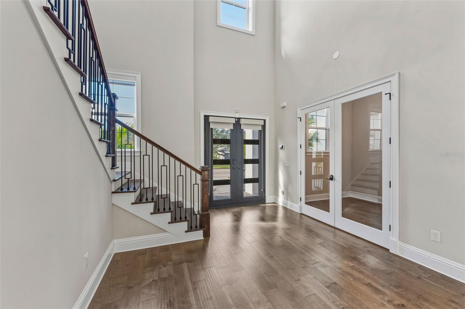 Listing photo id 4 for 481 Davis Boulevard