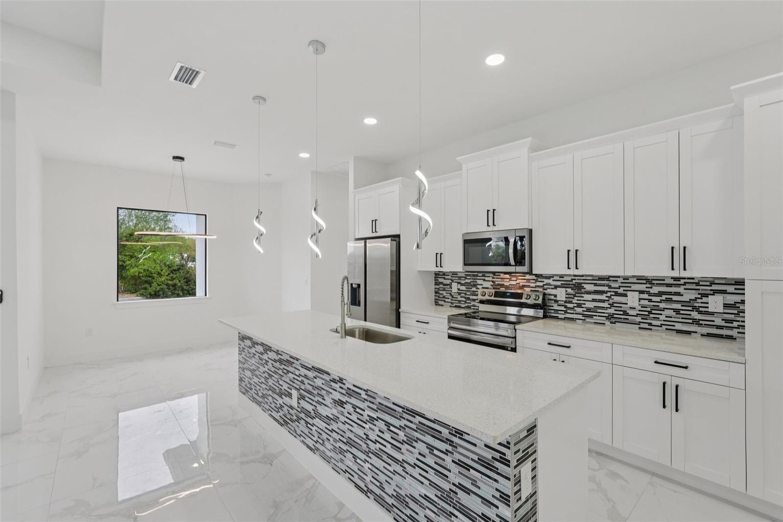 Image 17 of 52 For 12 17th Avenue