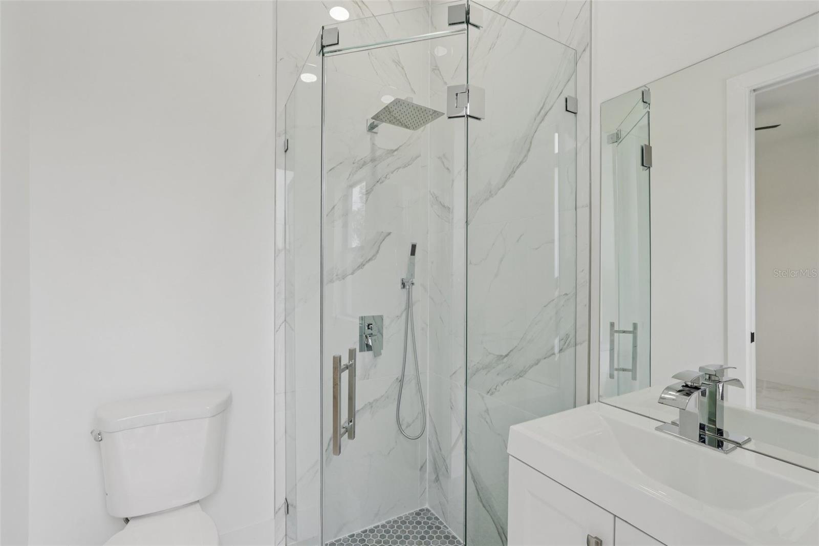 Image 26 of 52 For 12 17th Avenue