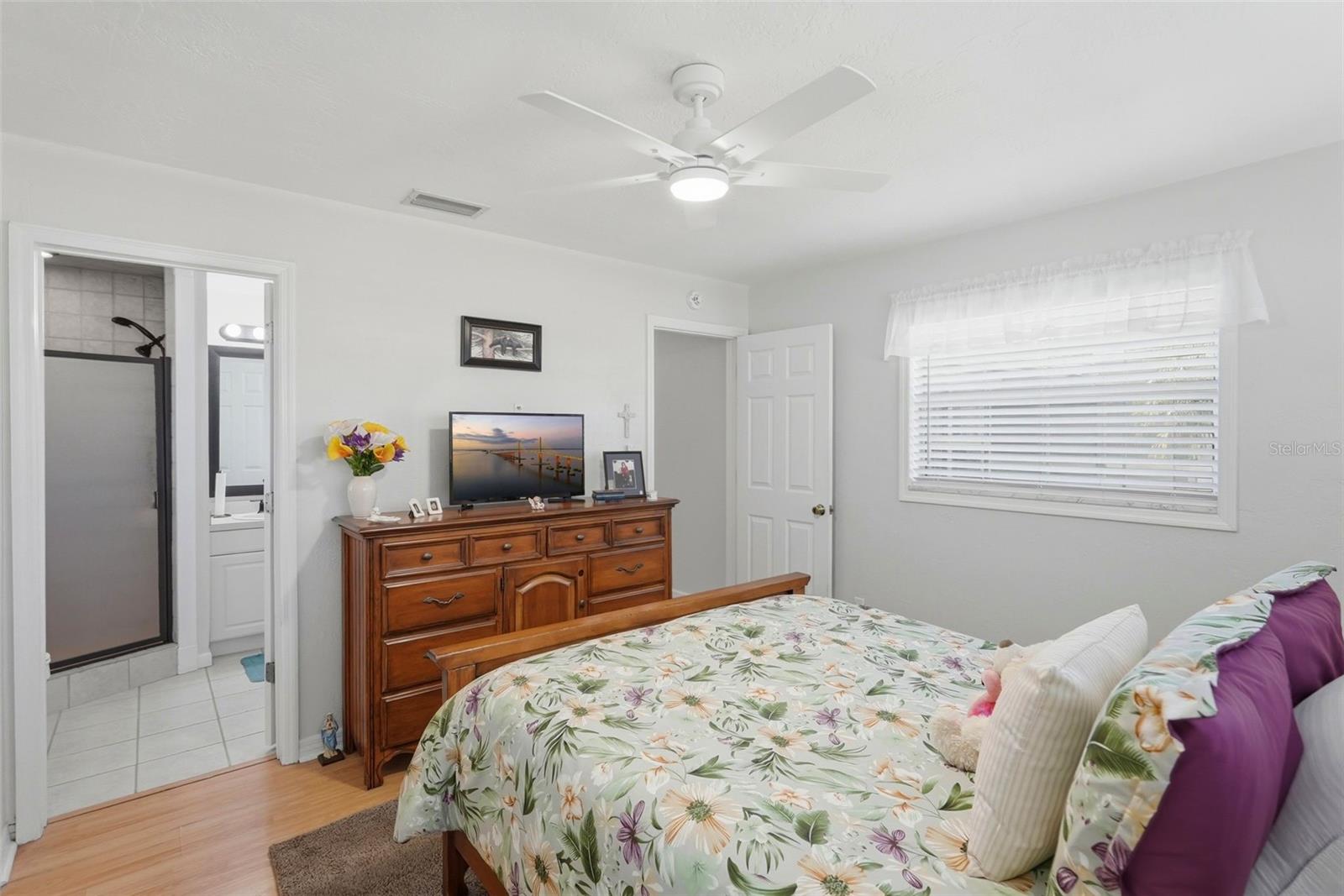 Image 18 of 34 For 5826 27th Terrace N