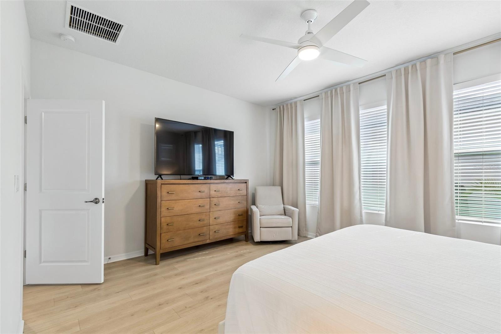 Image 15 of 34 For 28570 Sweet Persimmon Drive