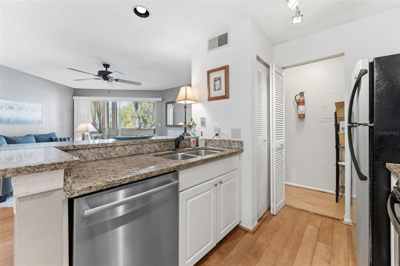 Image 8 of 21 For 115 112th Avenue Ne 715