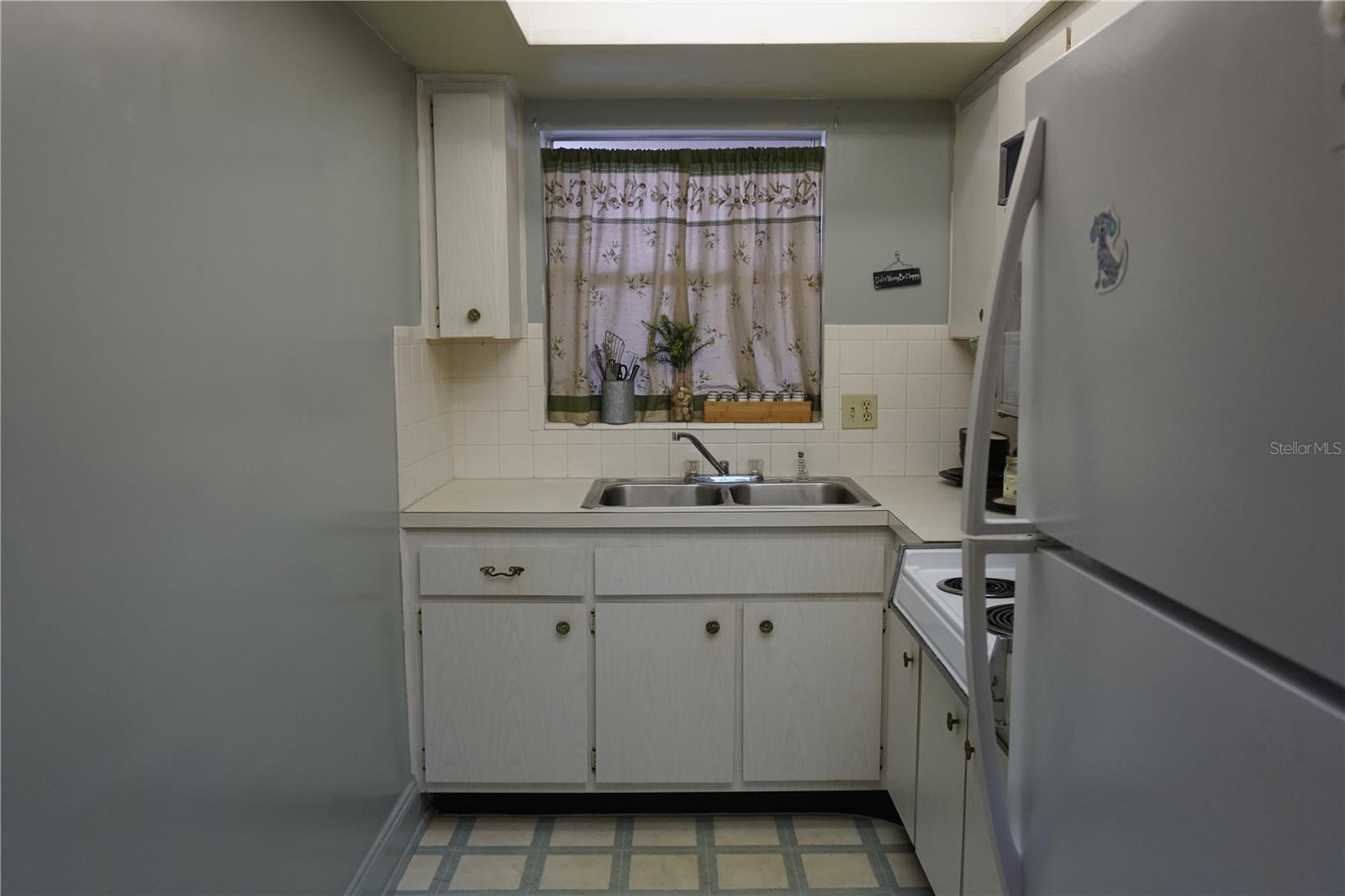 Image 6 of 22 For 1000 49th Street N 311