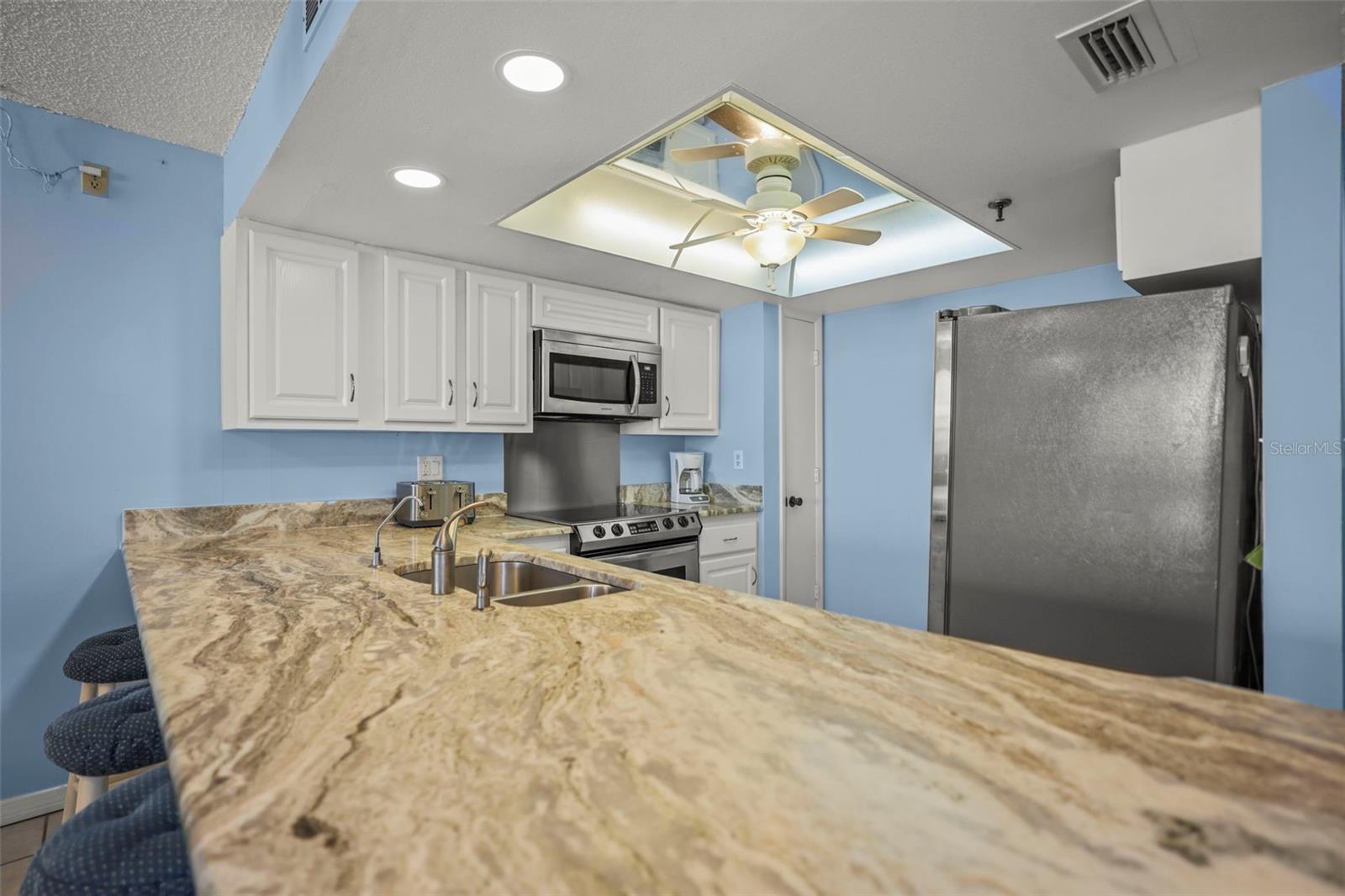 Image 11 of 59 For 20040 Gulf Boulevard 302