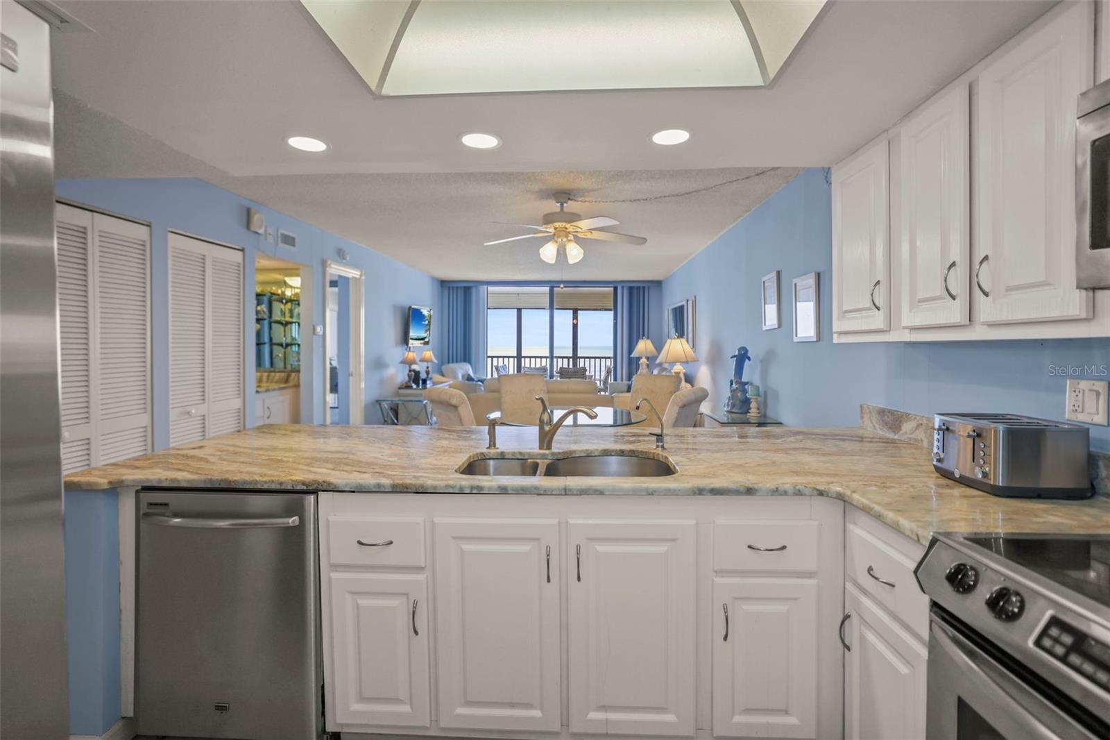 Image 14 of 59 For 20040 Gulf Boulevard 302