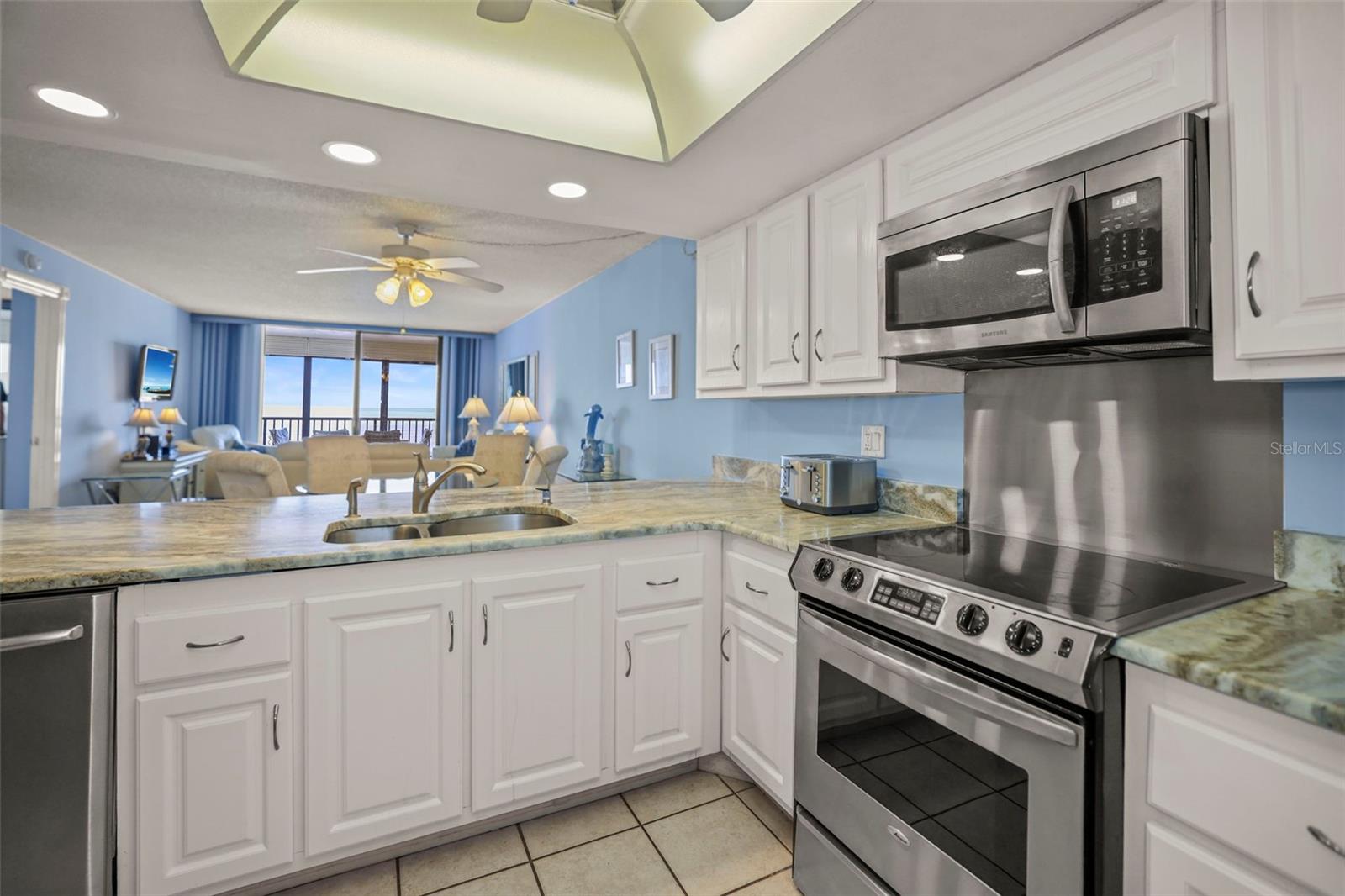 Image 16 of 59 For 20040 Gulf Boulevard 302