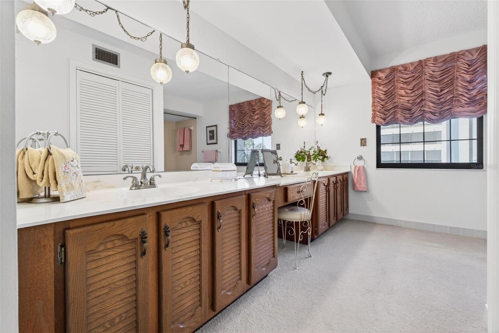 Listing photo id 9 for 14820 Rue De Bayonne  302