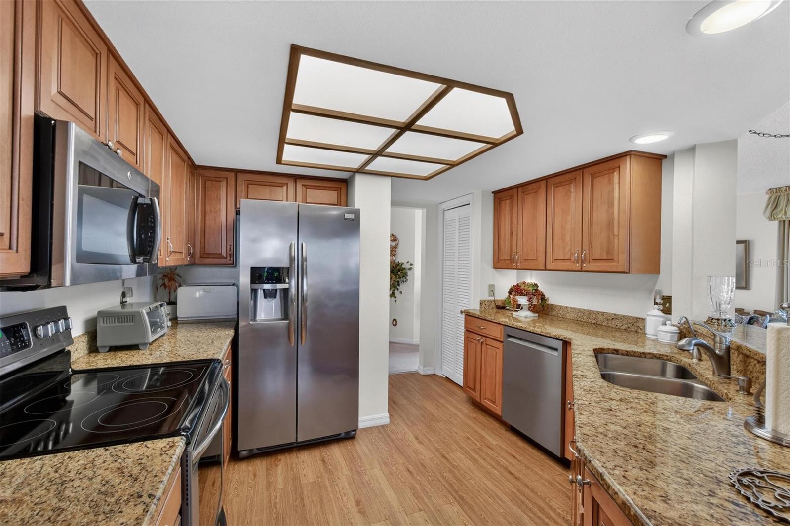 Listing photo id 16 for 14820 Rue De Bayonne  302