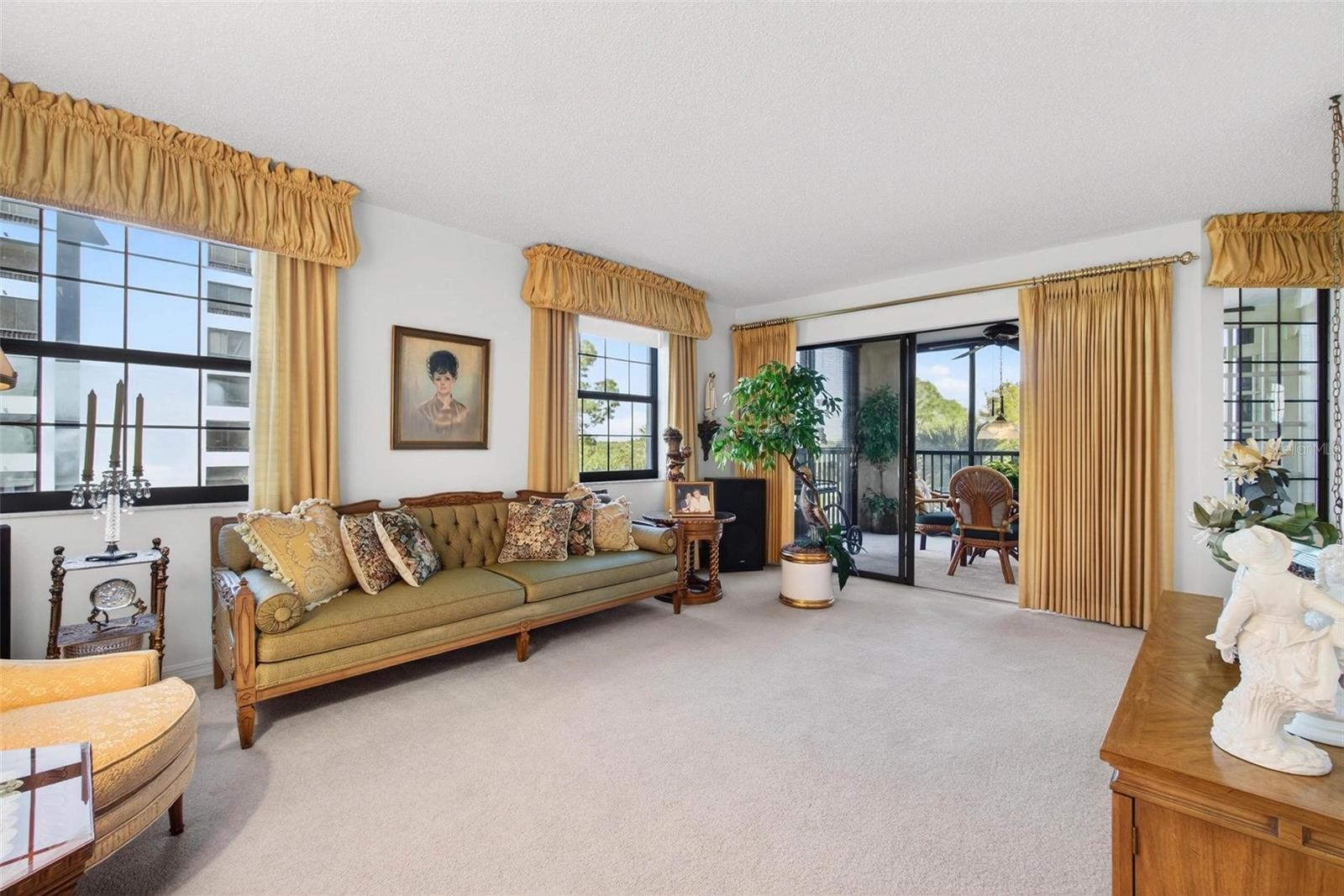 Listing photo id 1 for 14820 Rue De Bayonne  302