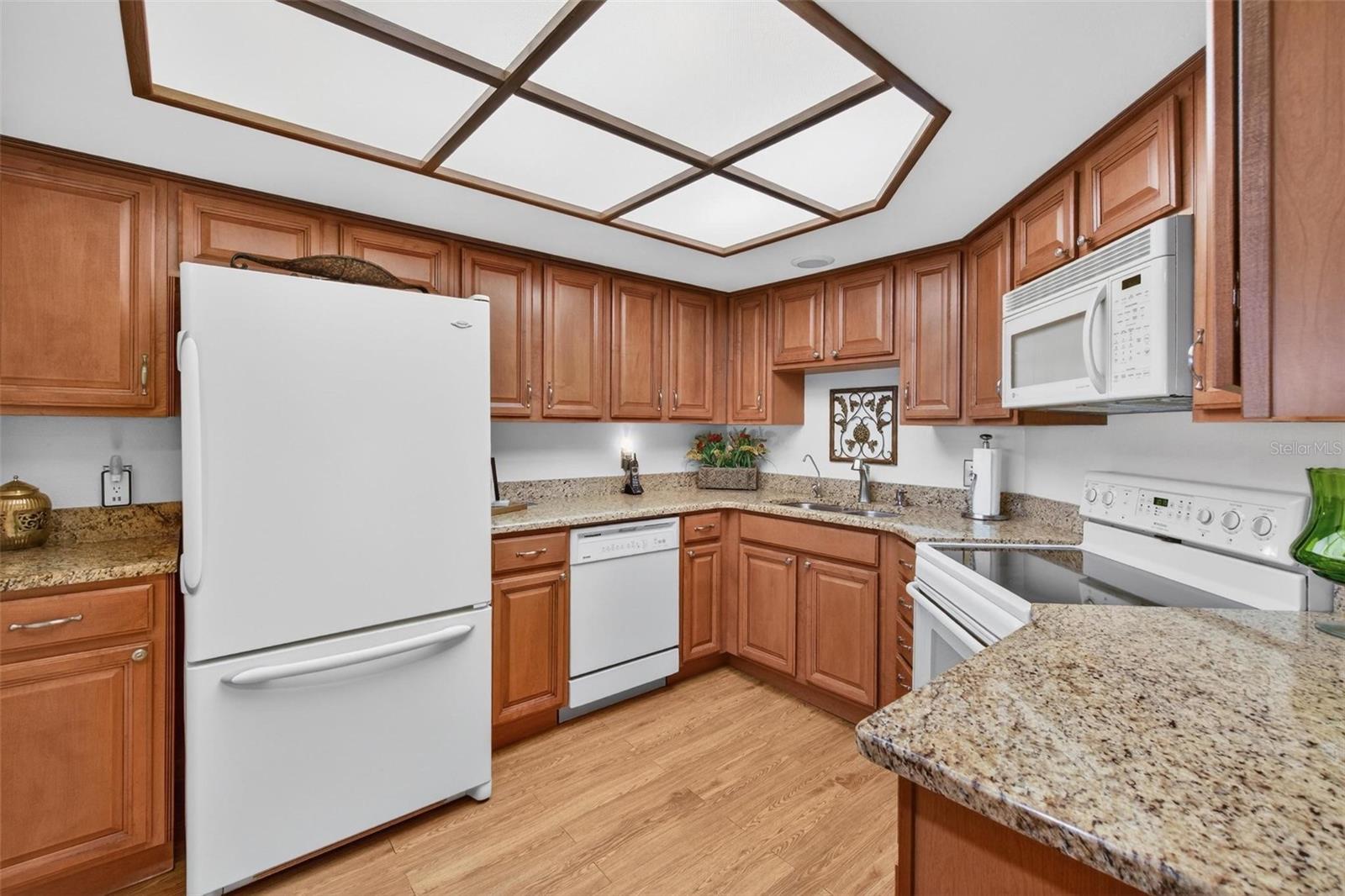 Listing photo id 5 for 14820 Rue De Bayonne  302