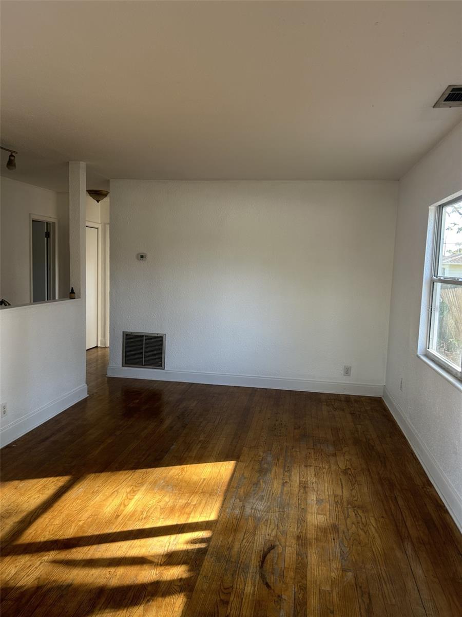 Image 4 of 17 For 5038 37th Avenue N