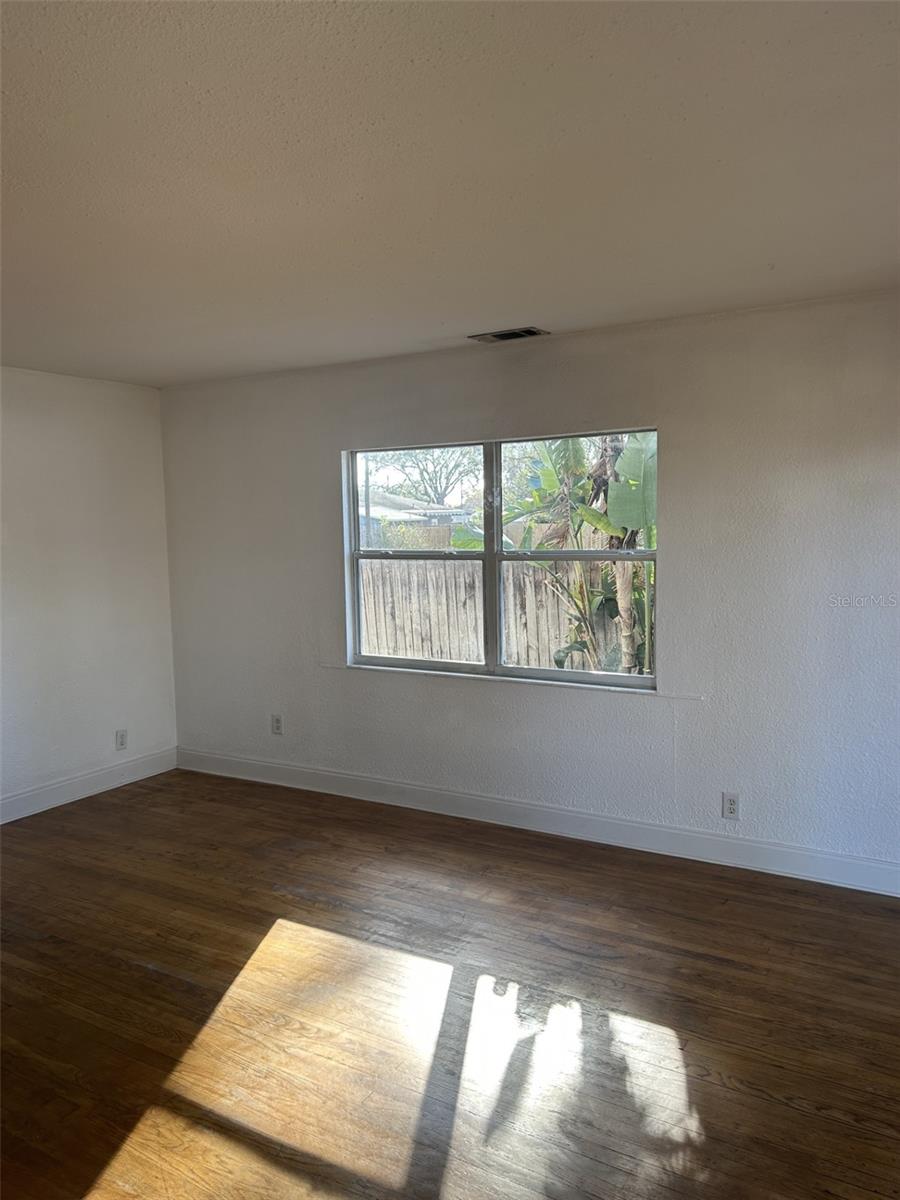 Image 5 of 17 For 5038 37th Avenue N