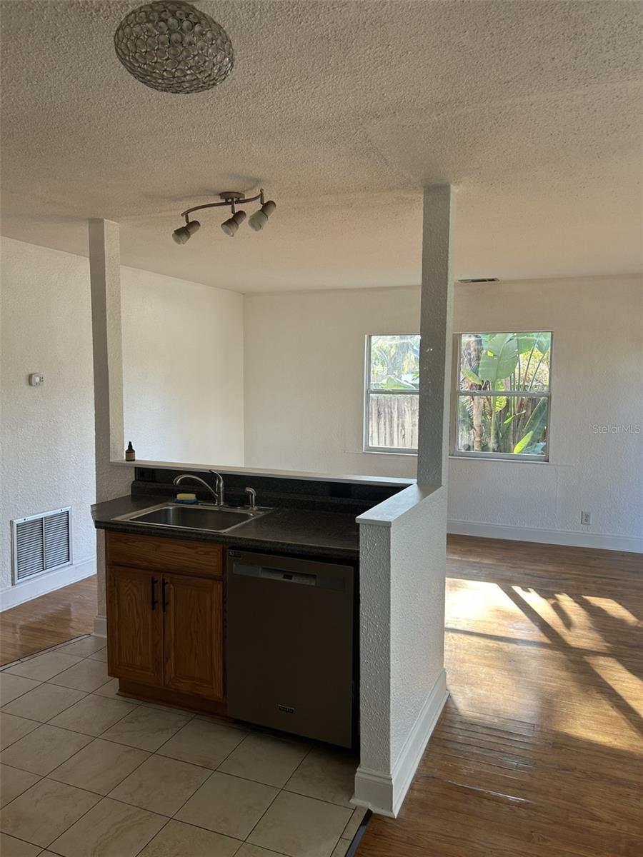 Image 7 of 17 For 5038 37th Avenue N