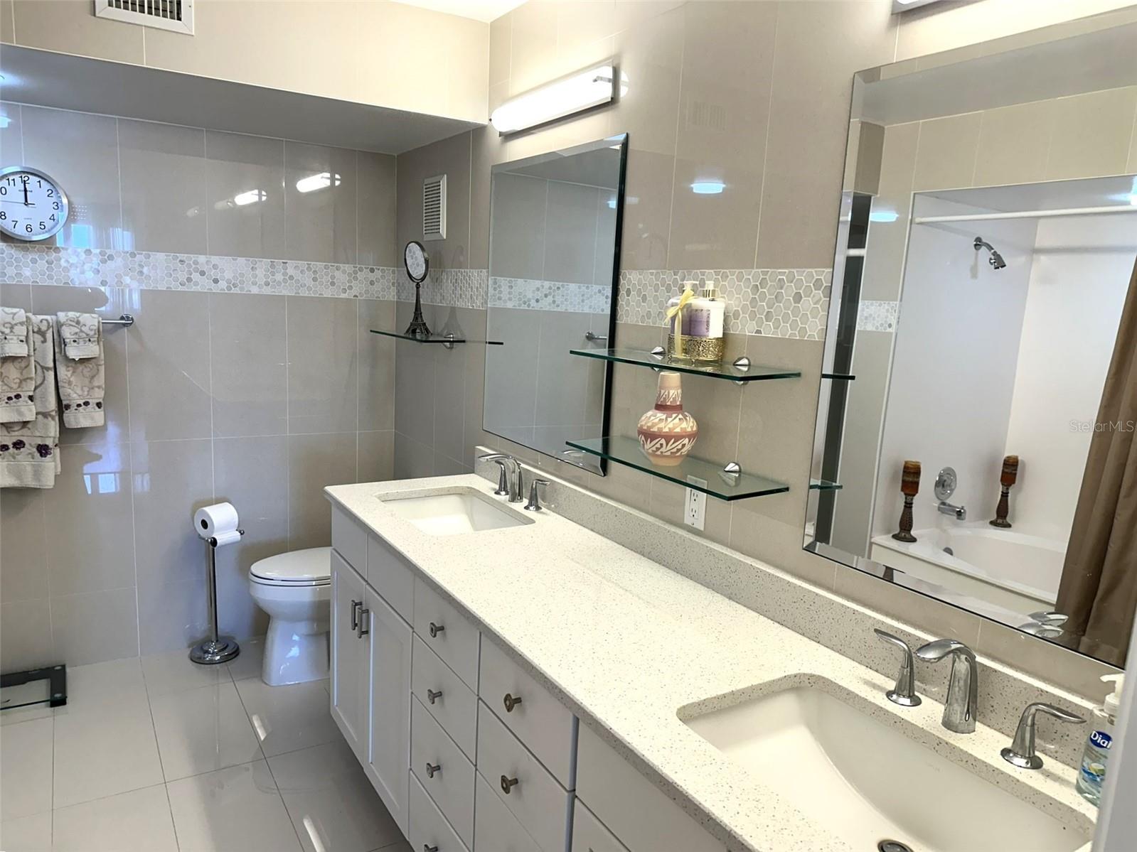 Image 15 of 24 For 6093 Bahia Del Mar Circle 577