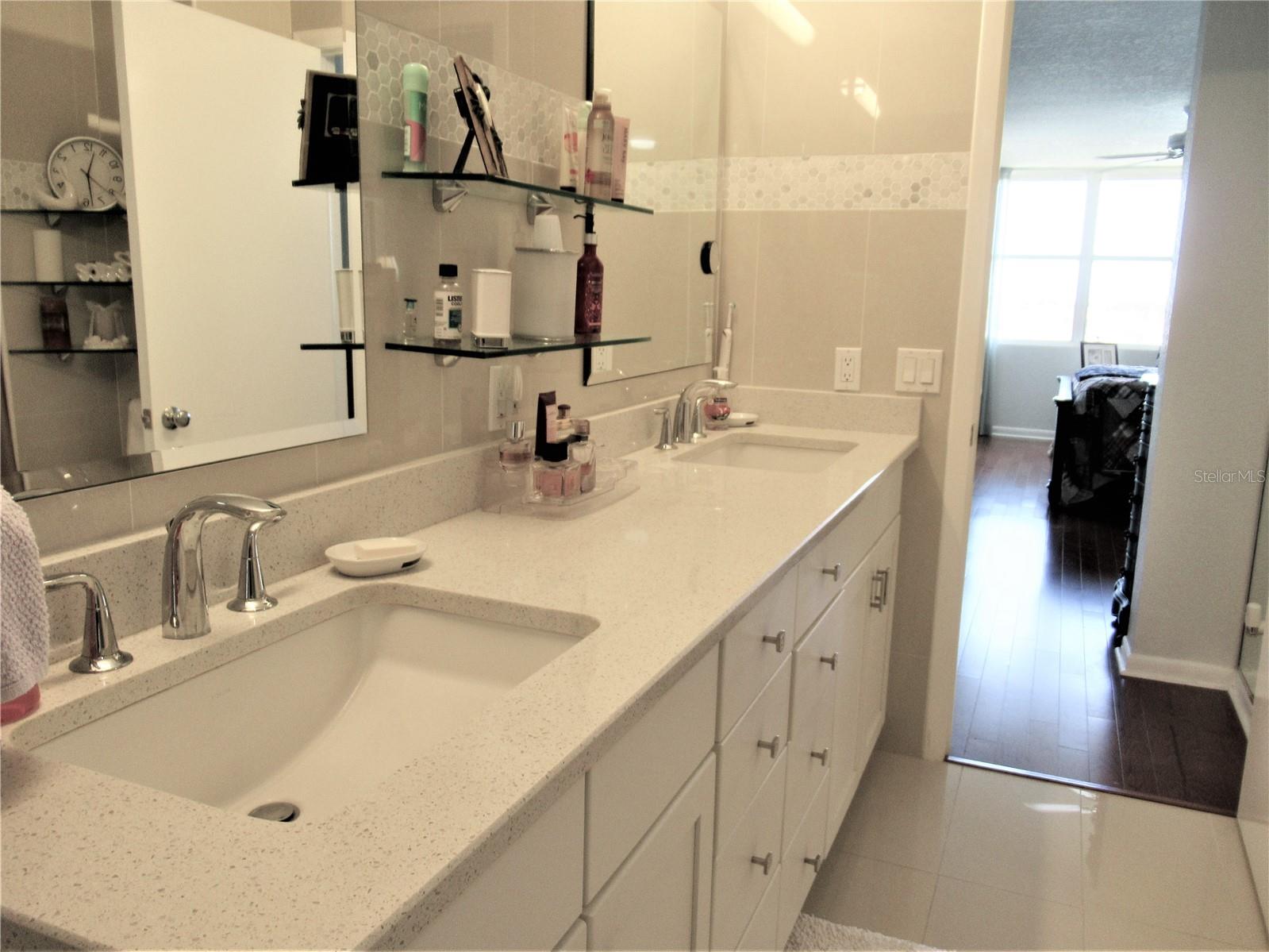 Image 16 of 24 For 6093 Bahia Del Mar Circle 577