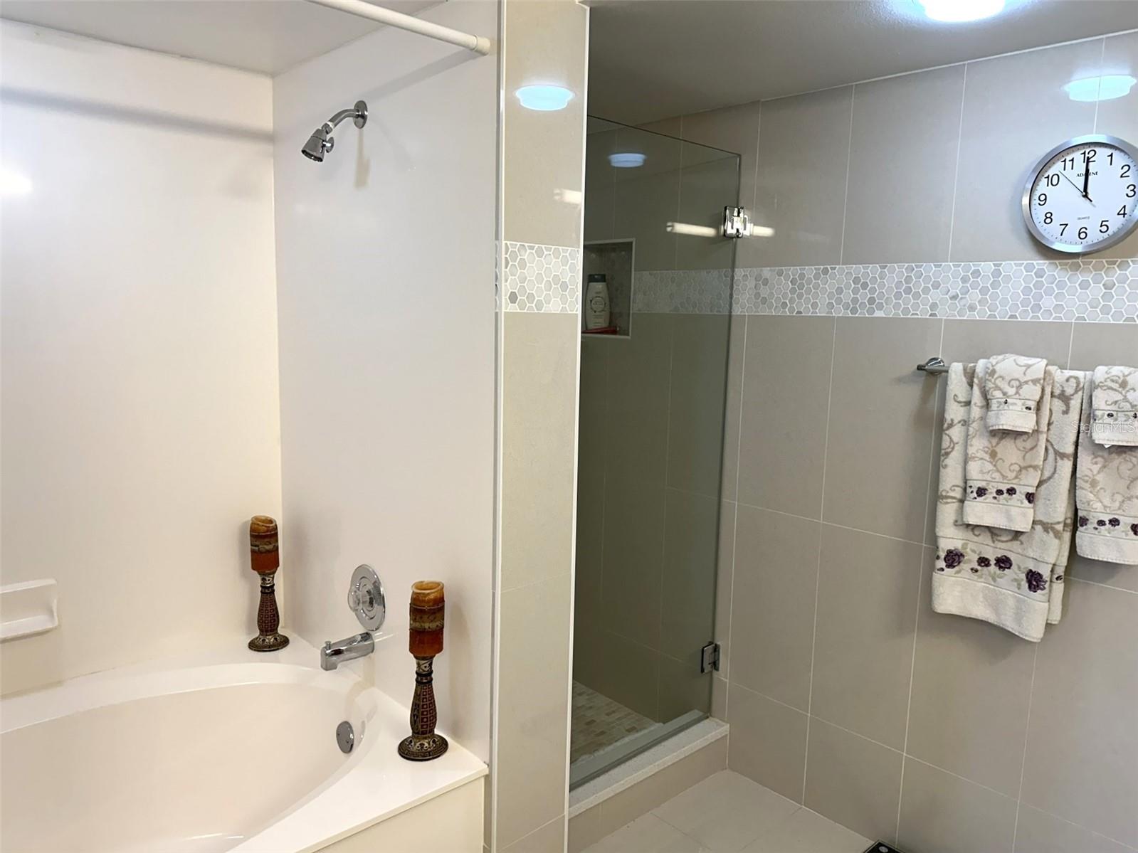 Image 17 of 24 For 6093 Bahia Del Mar Circle 577