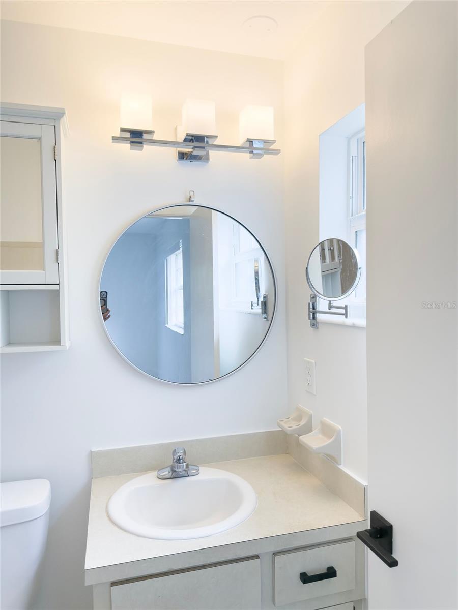 Image 21 of 34 For 1044 51st Avenue N