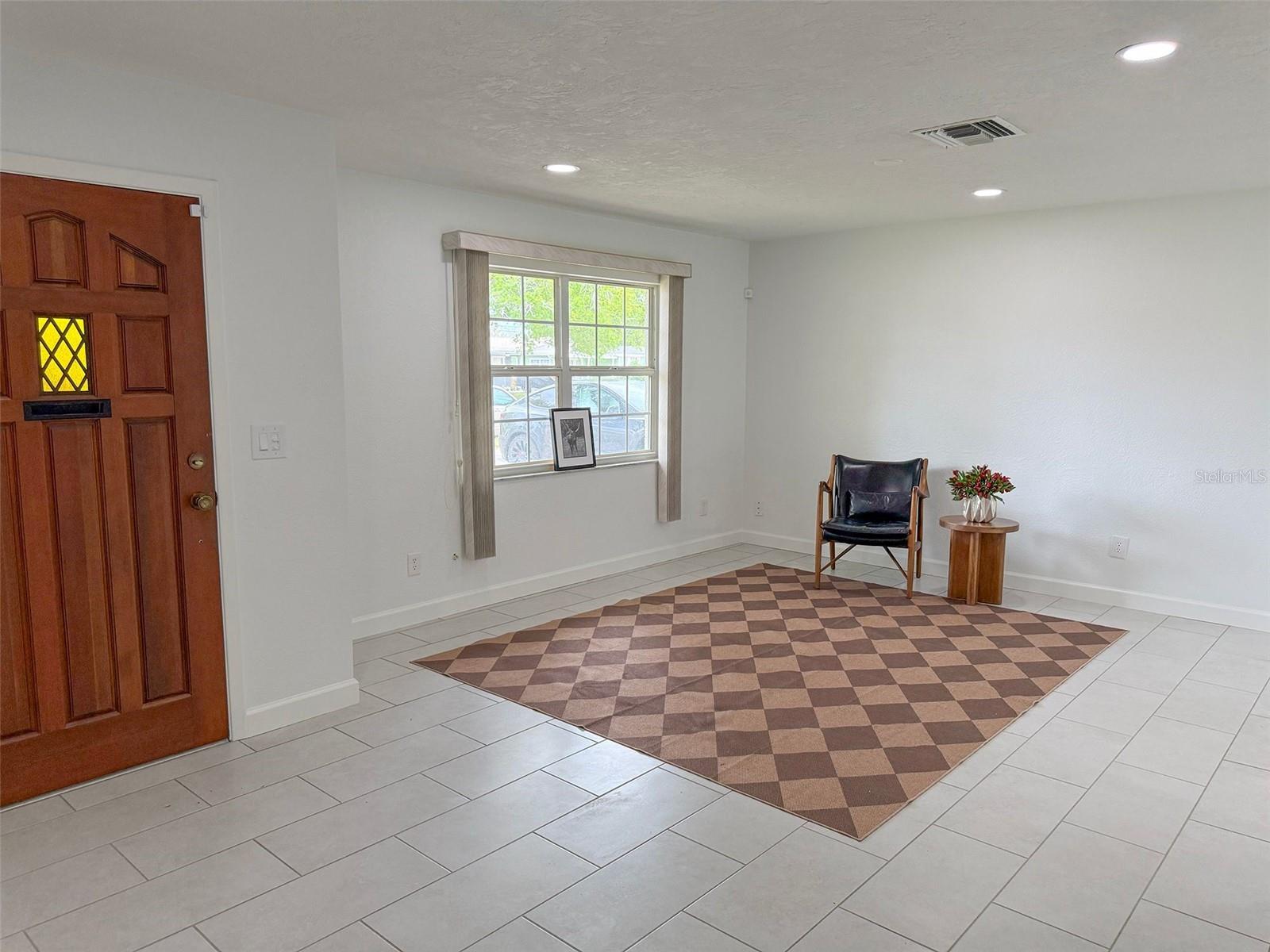 Image 5 of 34 For 1044 51st Avenue N