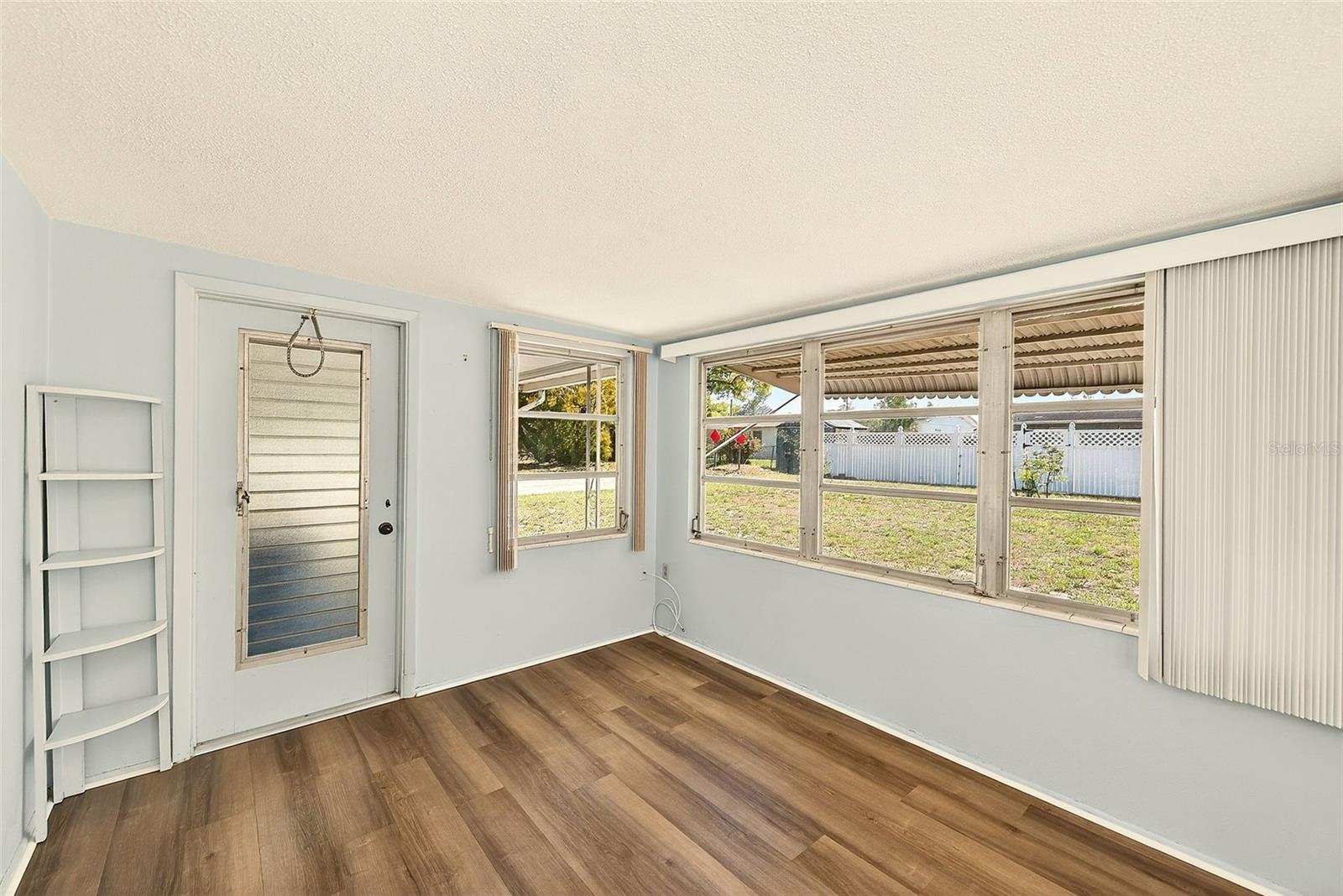 Image 10 of 19 For 4936 Uranus Avenue