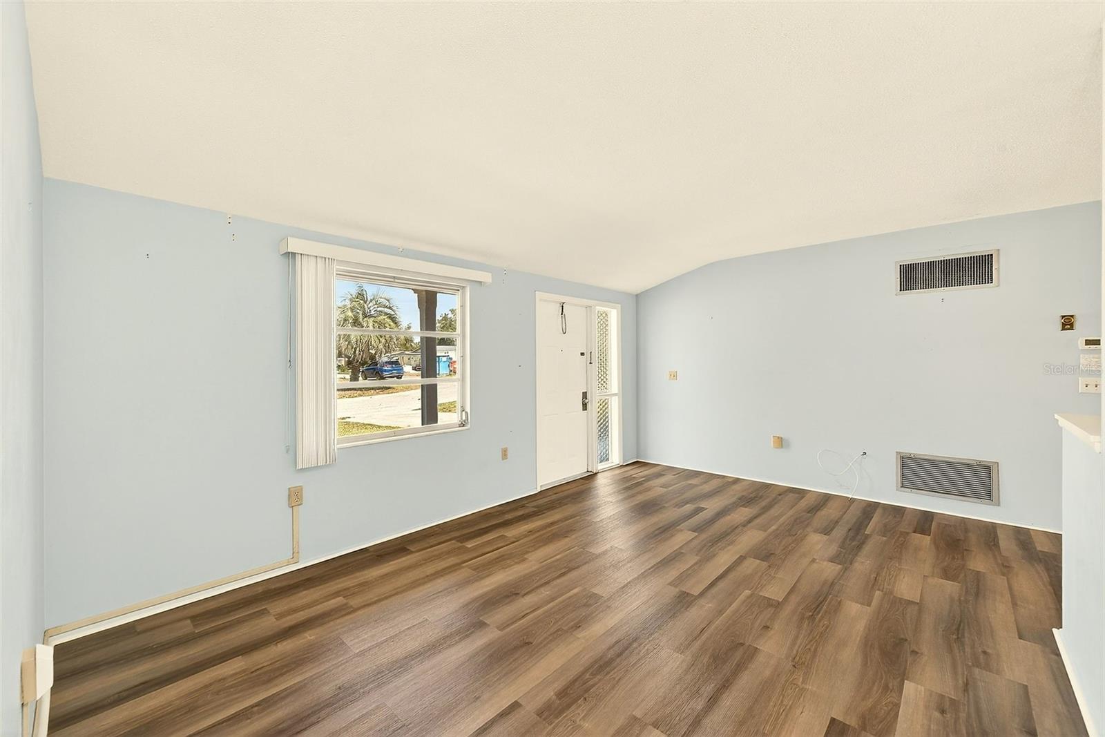 Image 3 of 19 For 4936 Uranus Avenue