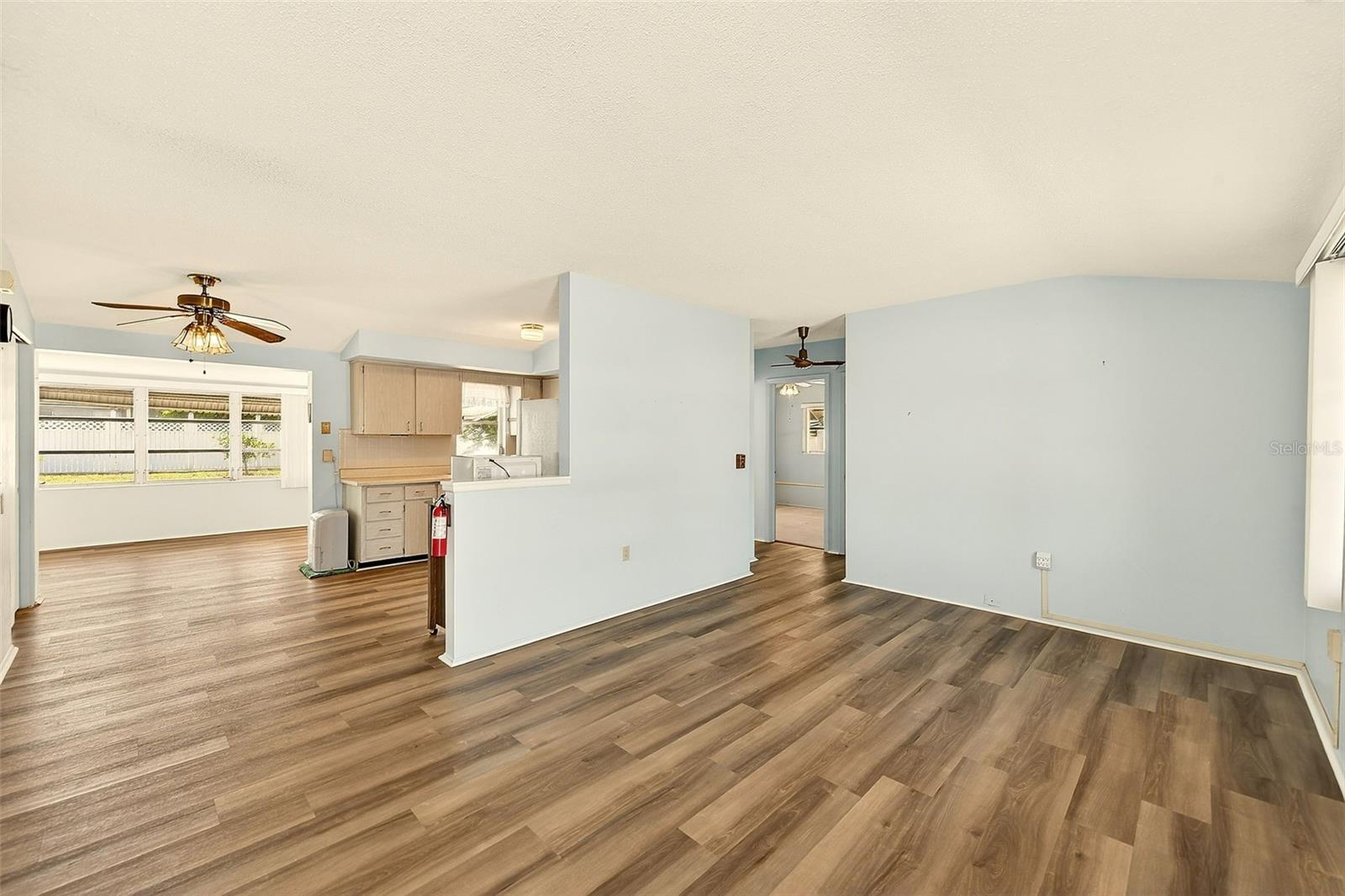 Image 4 of 19 For 4936 Uranus Avenue