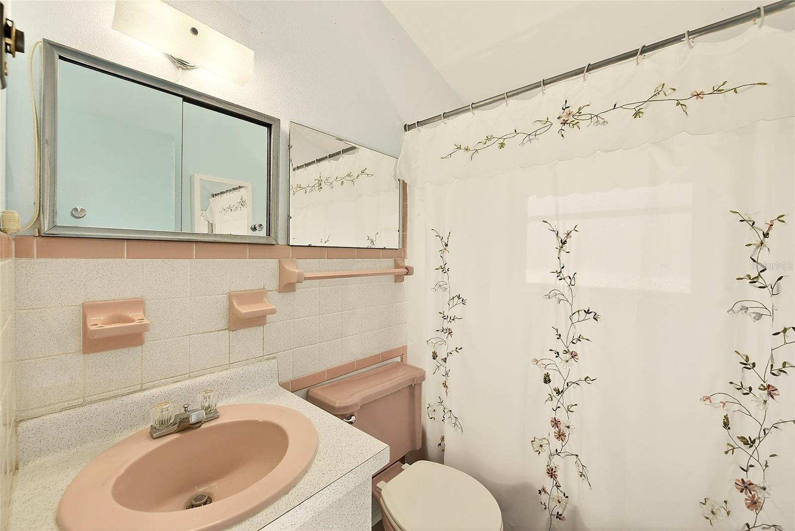 Image 5 of 19 For 4936 Uranus Avenue