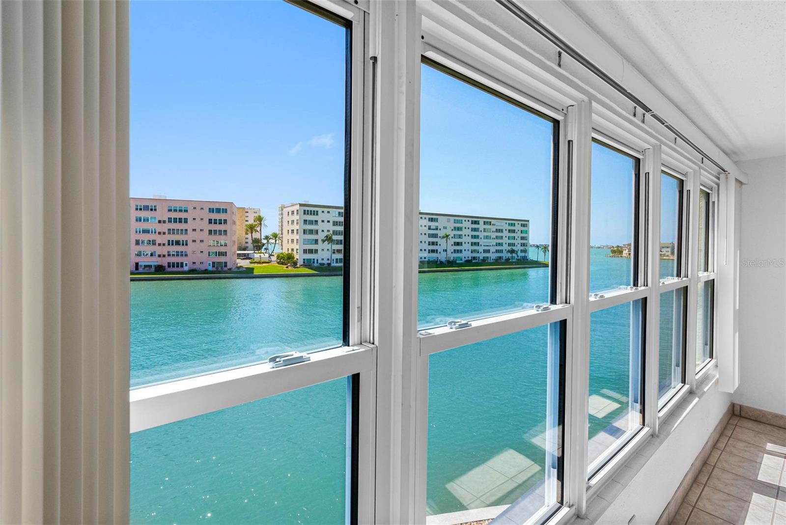 Image 9 of 72 For 5960 30th Avenue S 312