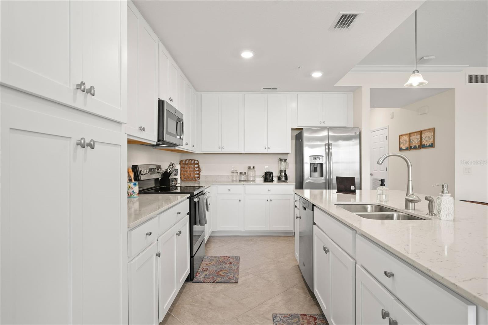Image 9 of 25 For 17520 Gawthrop Drive 303