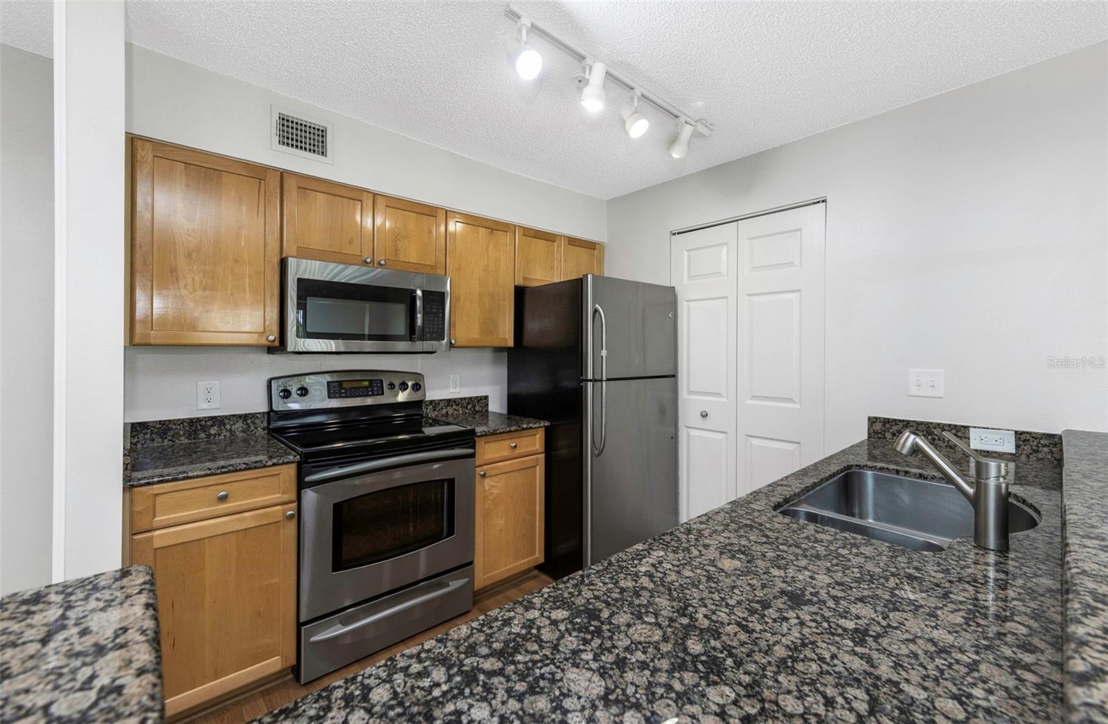 Image 10 of 39 For 2400 Feather Sound Drive 412