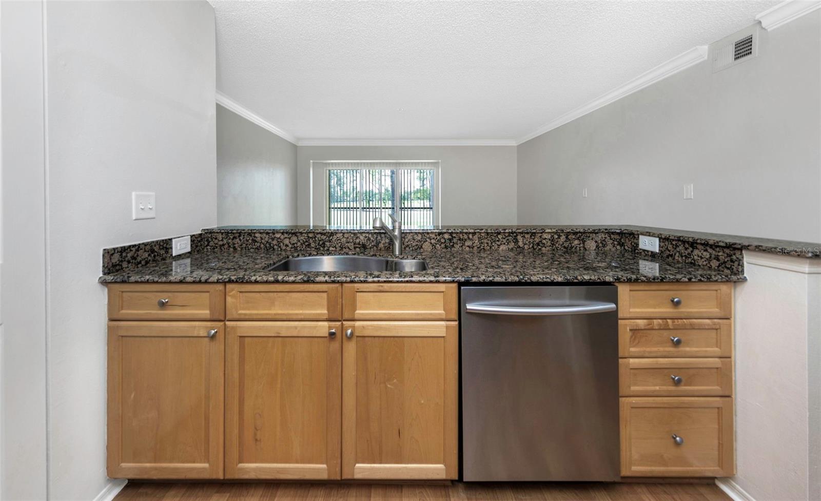 Image 16 of 39 For 2400 Feather Sound Drive 412