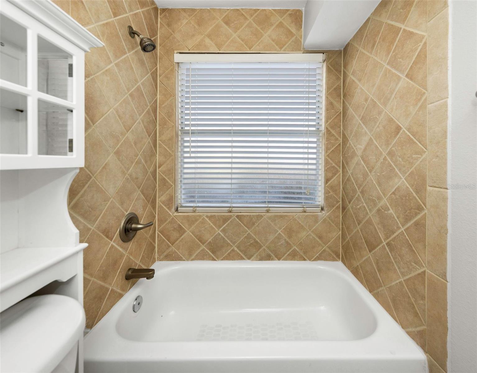 Image 20 of 39 For 2400 Feather Sound Drive 412